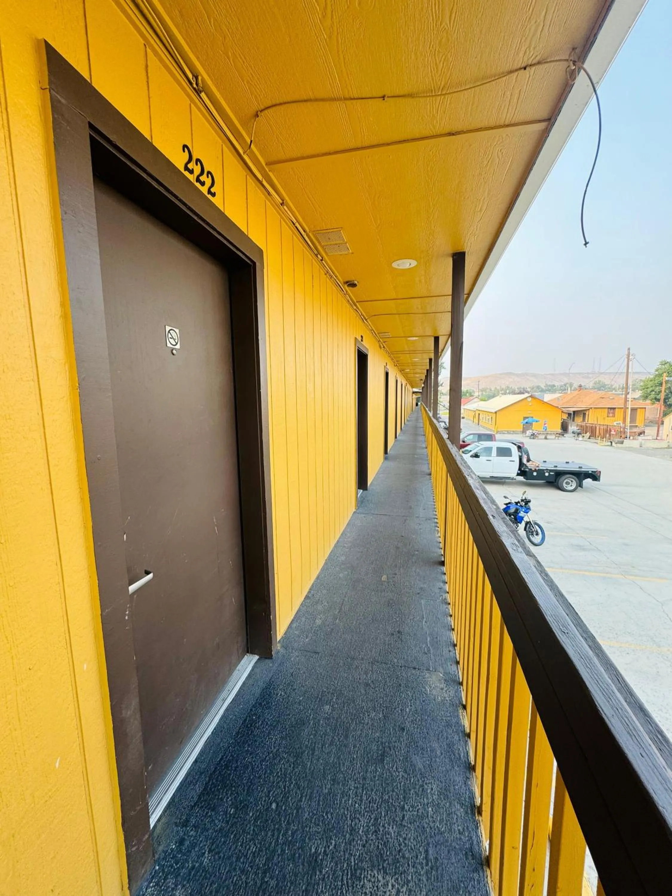 Balcony/Terrace in Americas Best Value Inn