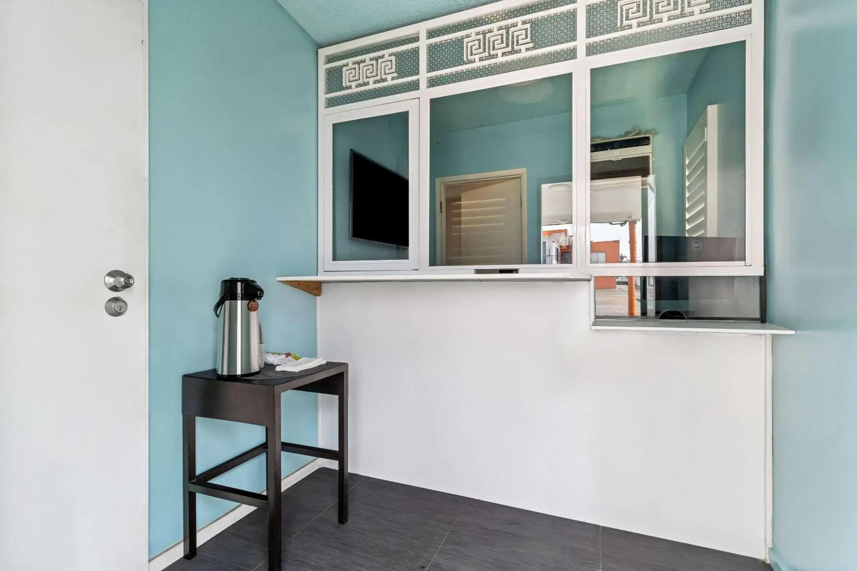 Lobby or reception in Rodeway Inn & Suites North Hollywood Burbank Airport - Universal Area Lobby or reception in Rodeway Inn & Suites North Hollywood Burbank Airport - Universal Area