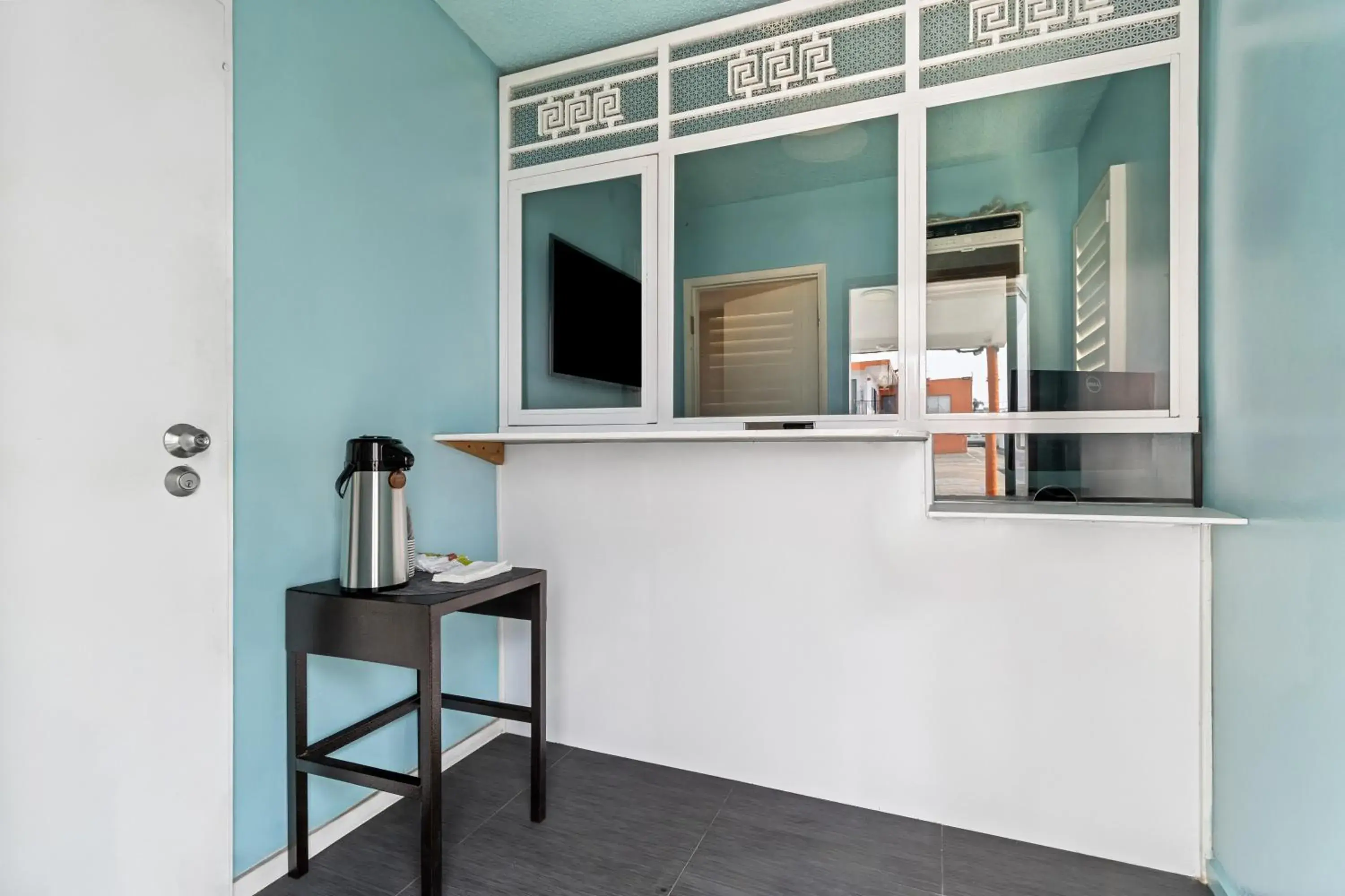 Lobby or reception in Rodeway Inn & Suites North Hollywood Burbank Airport - Universal Area Lobby or reception in Rodeway Inn & Suites North Hollywood Burbank Airport - Universal Area