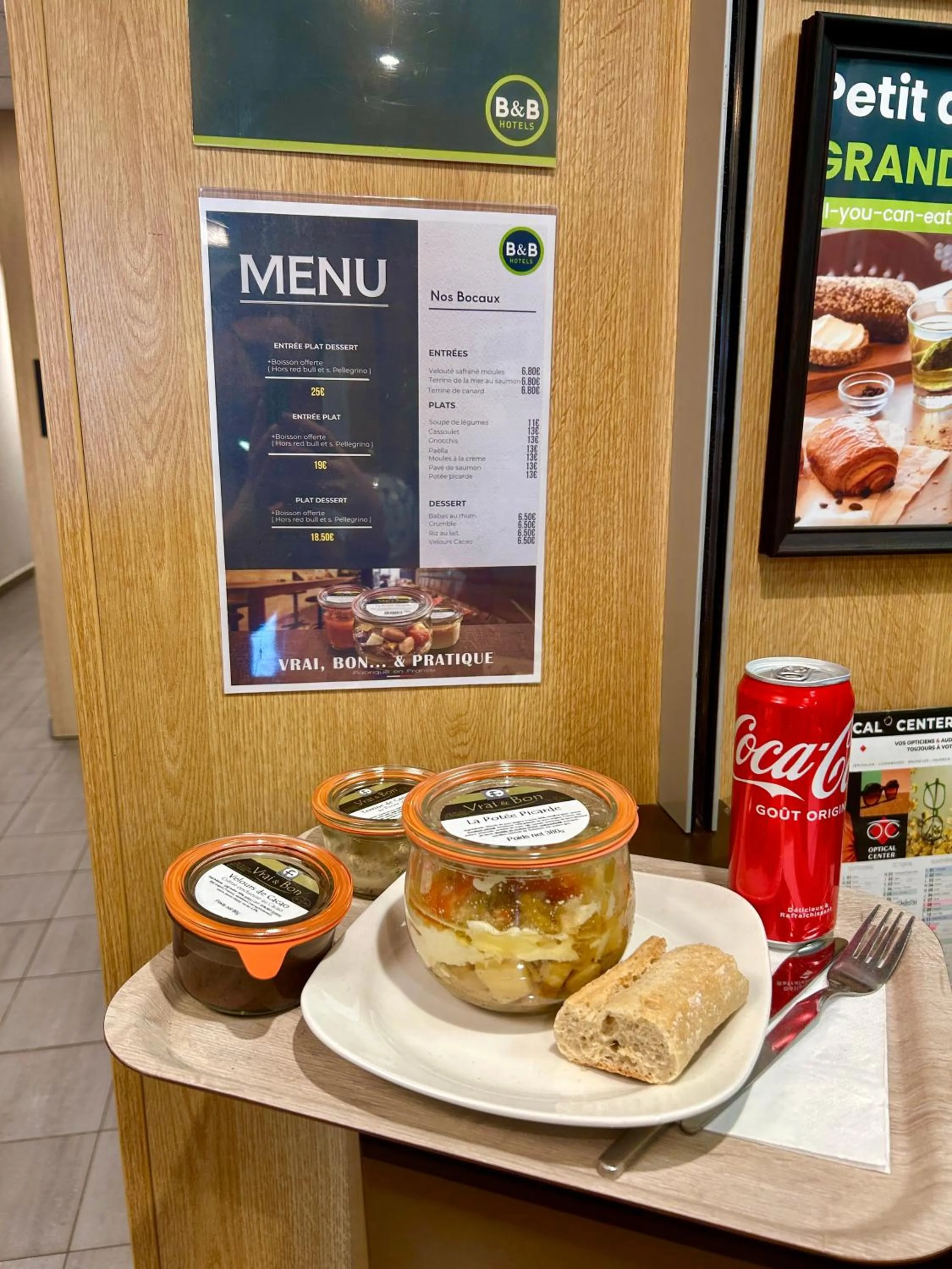 Dining area in B&B HOTEL PERPIGNAN Nord Aéroport