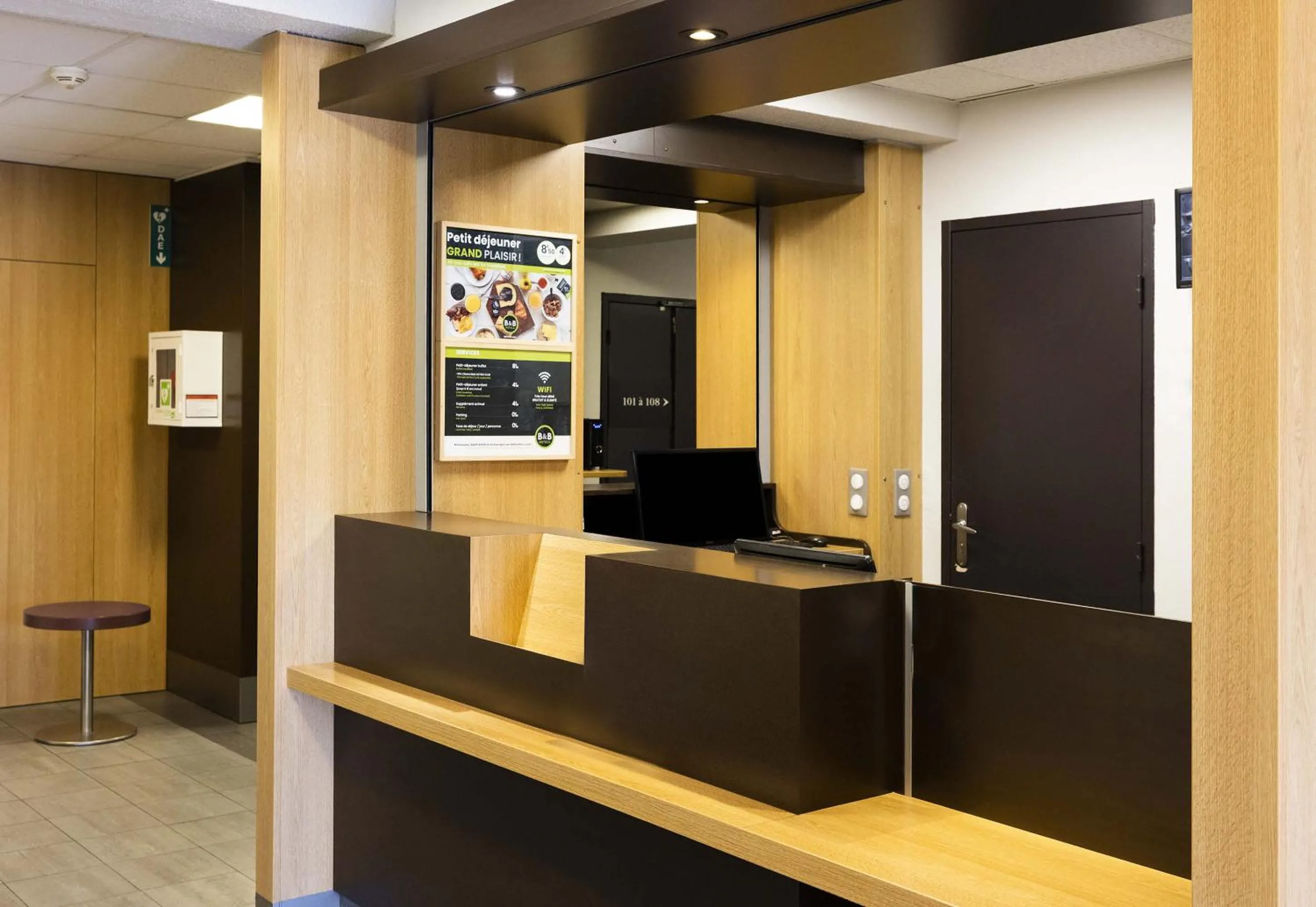 Lobby or reception in B&B HOTEL PERPIGNAN Nord Aéroport