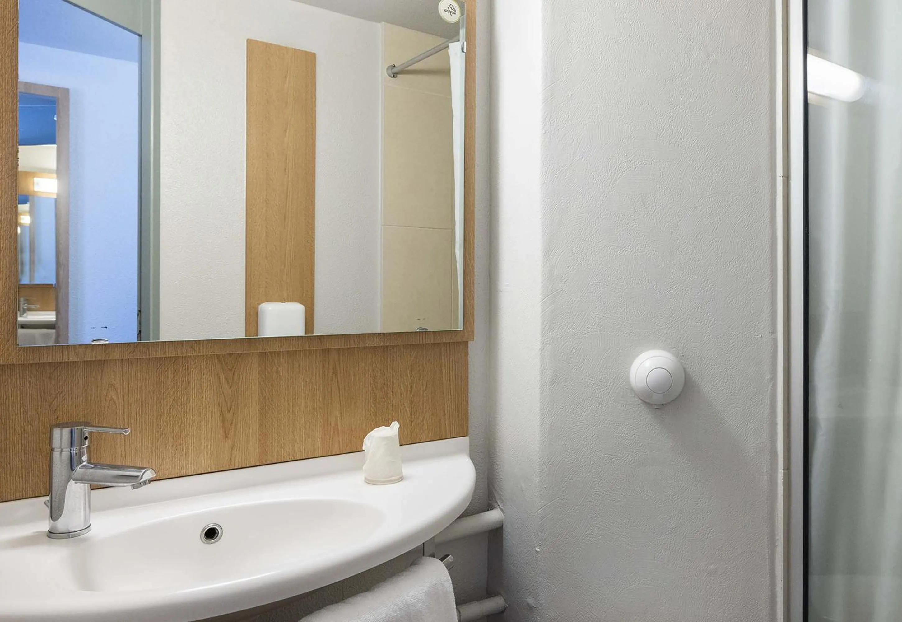 Bathroom in B&B HOTEL PERPIGNAN Nord Aéroport