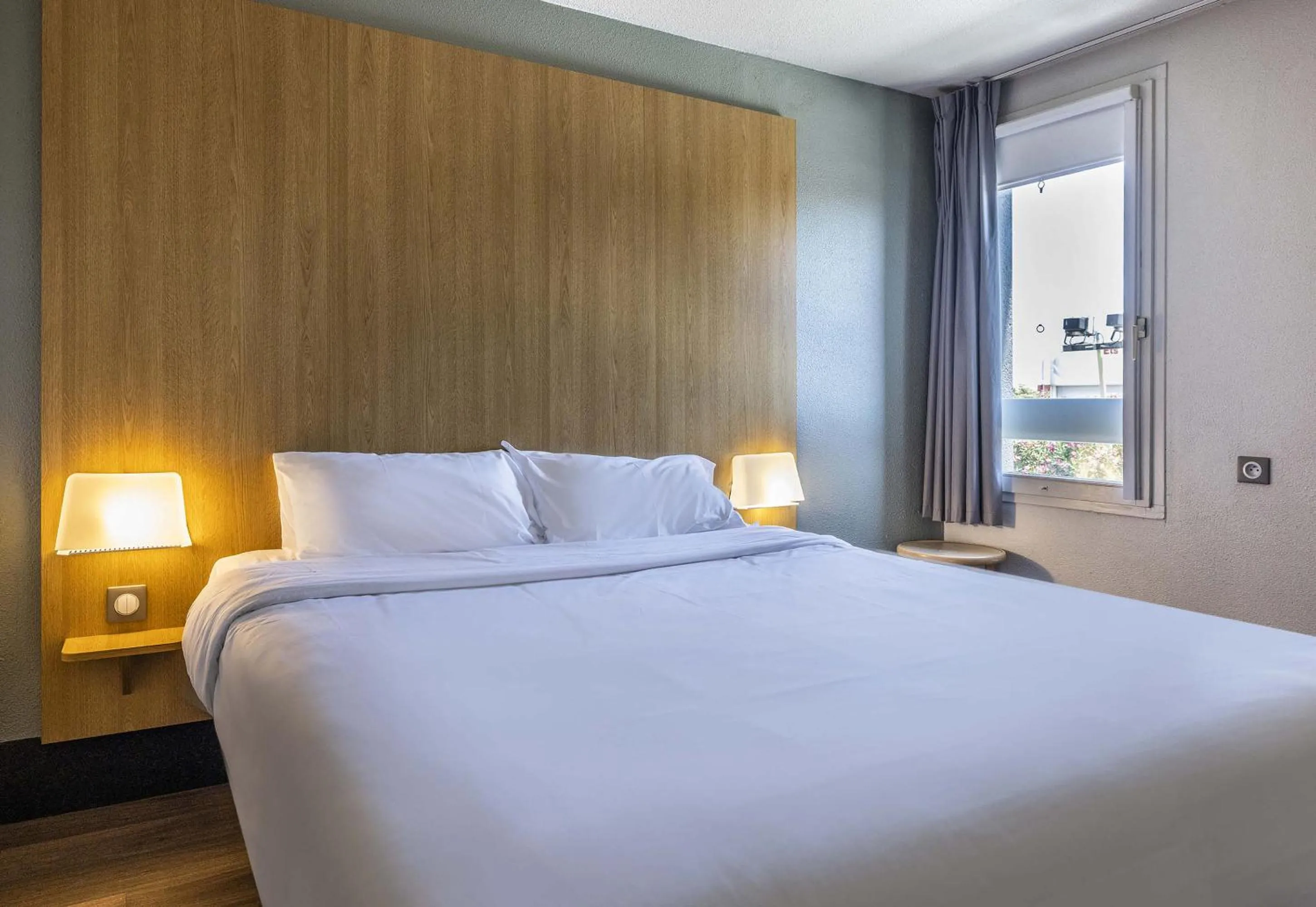 Bedroom, Bed in B&B HOTEL PERPIGNAN Nord Aéroport