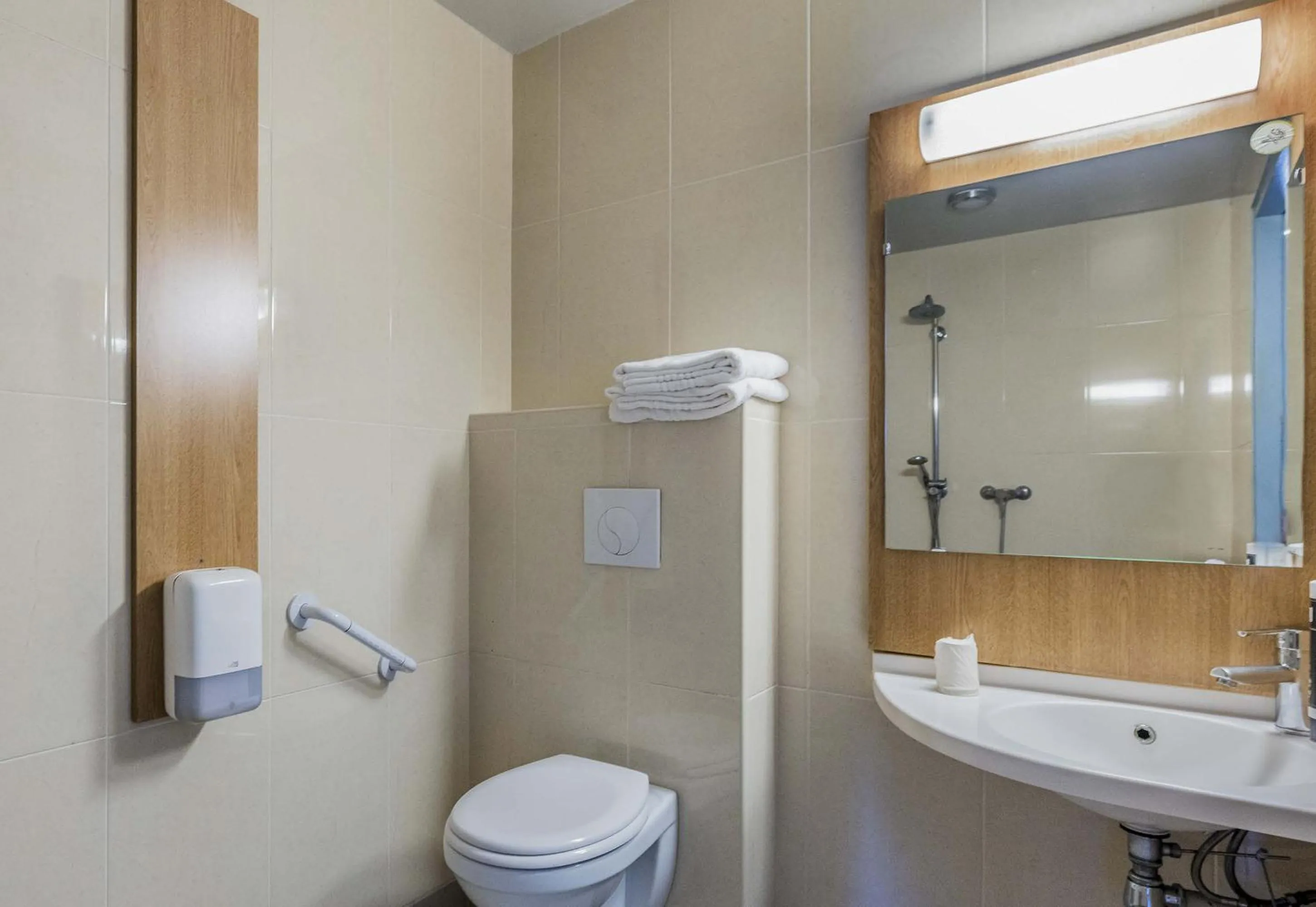 Bathroom in B&B HOTEL PERPIGNAN Nord Aéroport