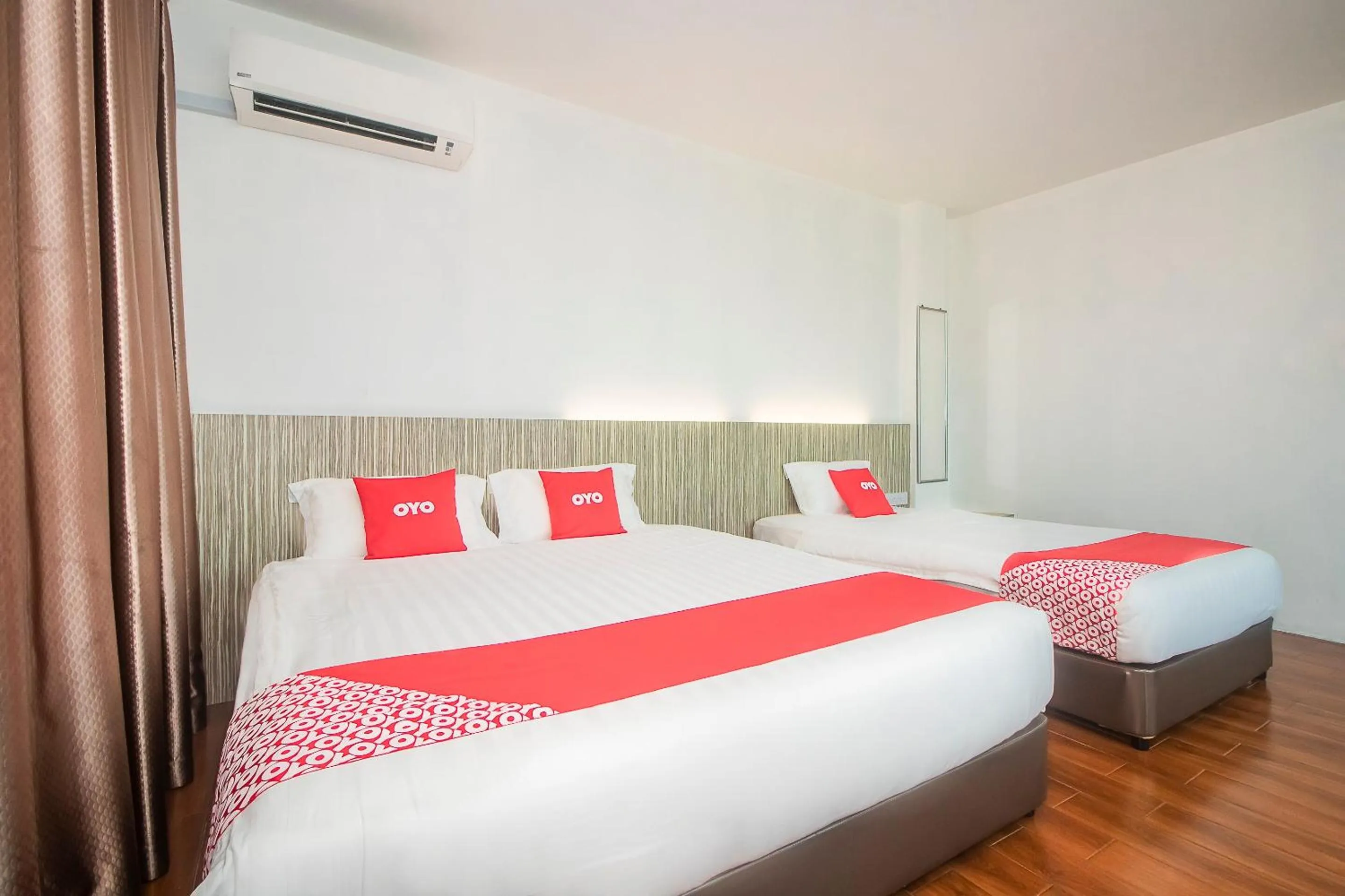 Bedroom, Bed in OYO 90102 7 Days Lodge