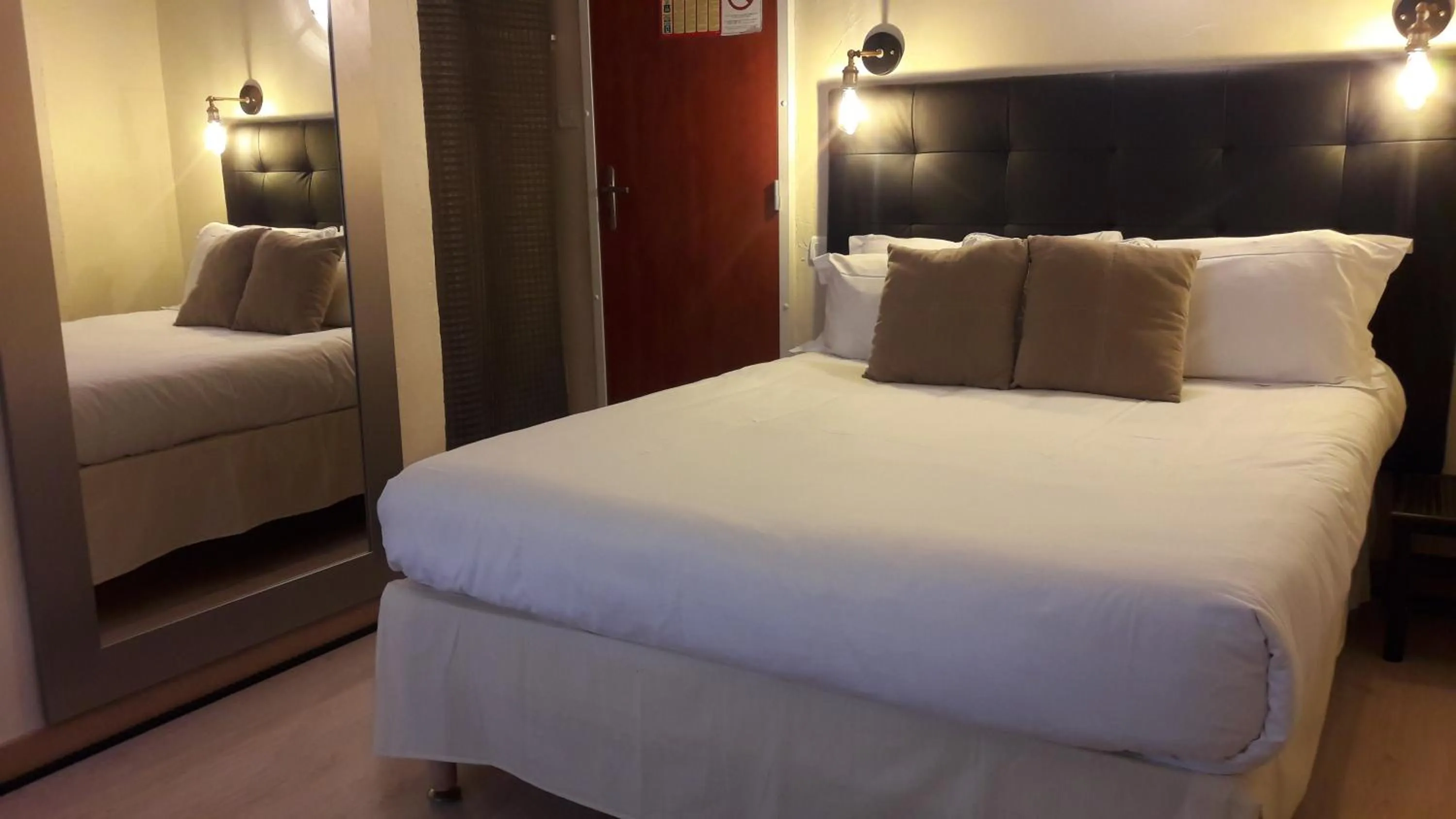 Bed in Hotel De La Mer