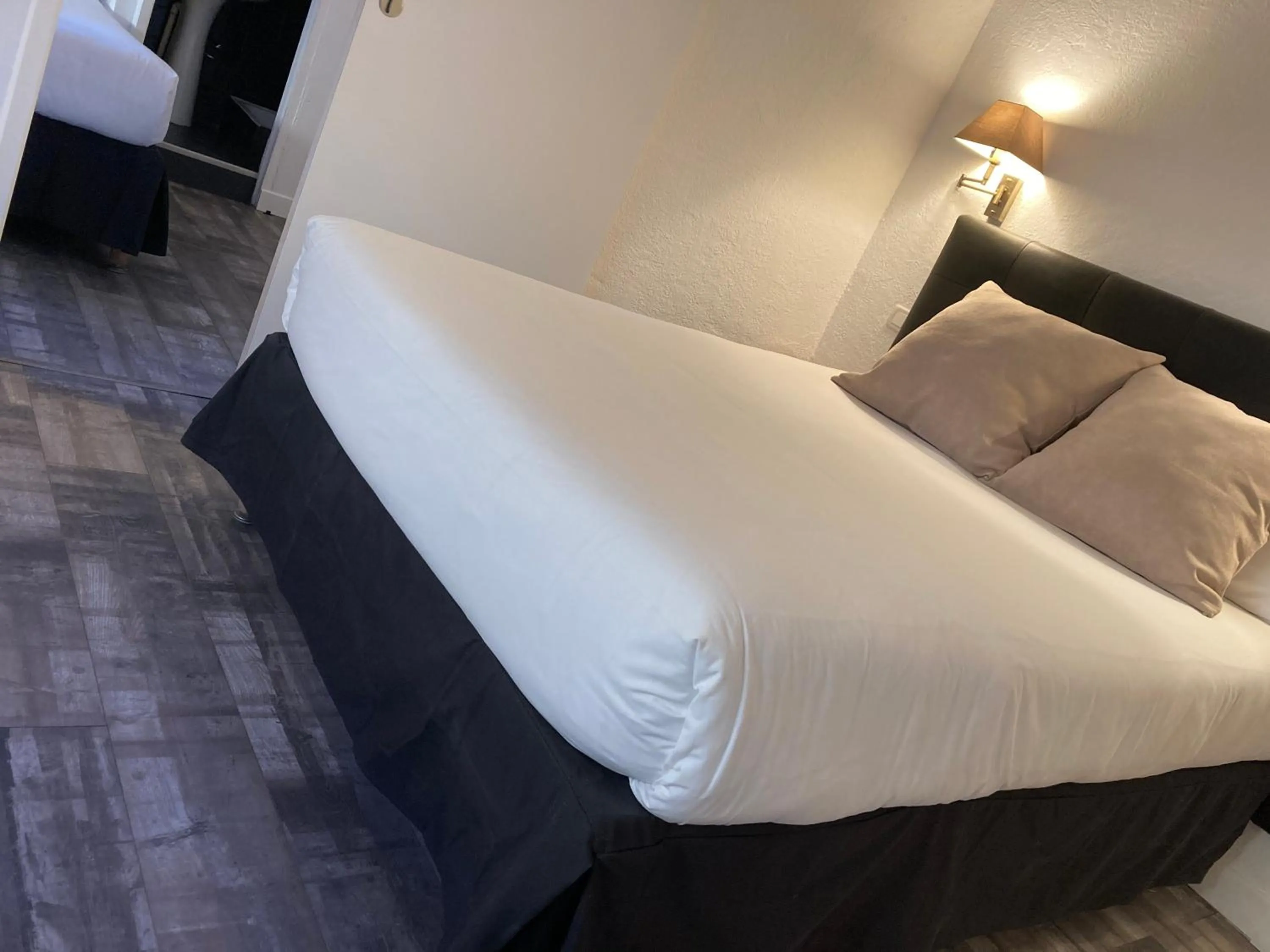 Bed in Hotel De La Mer