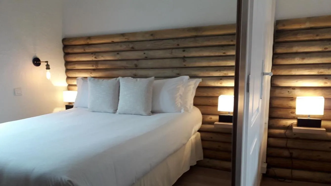 Bed in Hotel De La Mer