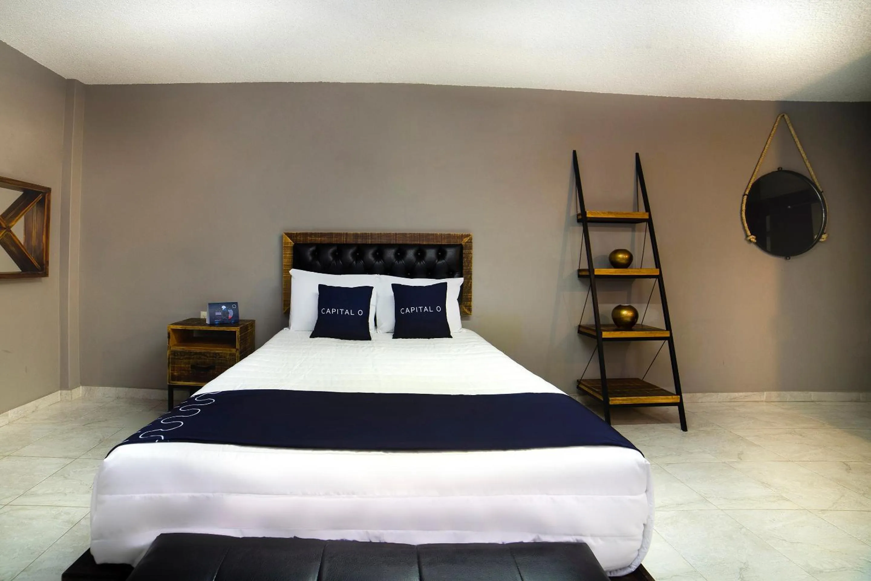 Bedroom, Bed in Capital O Hotel Diez