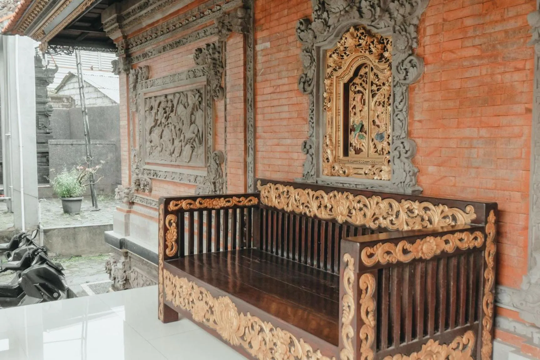 Decorative detail in Hotel Diana 2