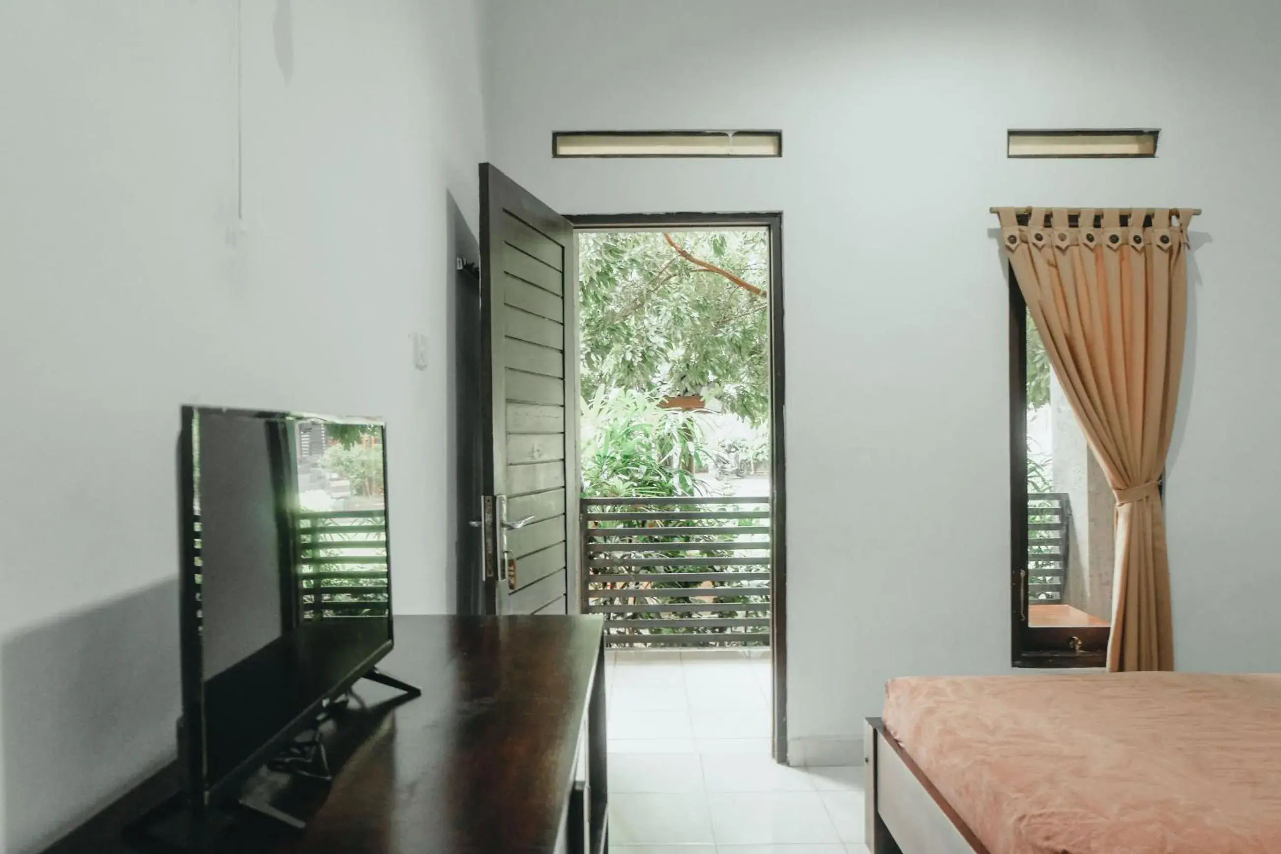 Photo of the whole room, Bed in Hotel Diana 2 Photo of the whole room, Bed in Hotel Diana 2