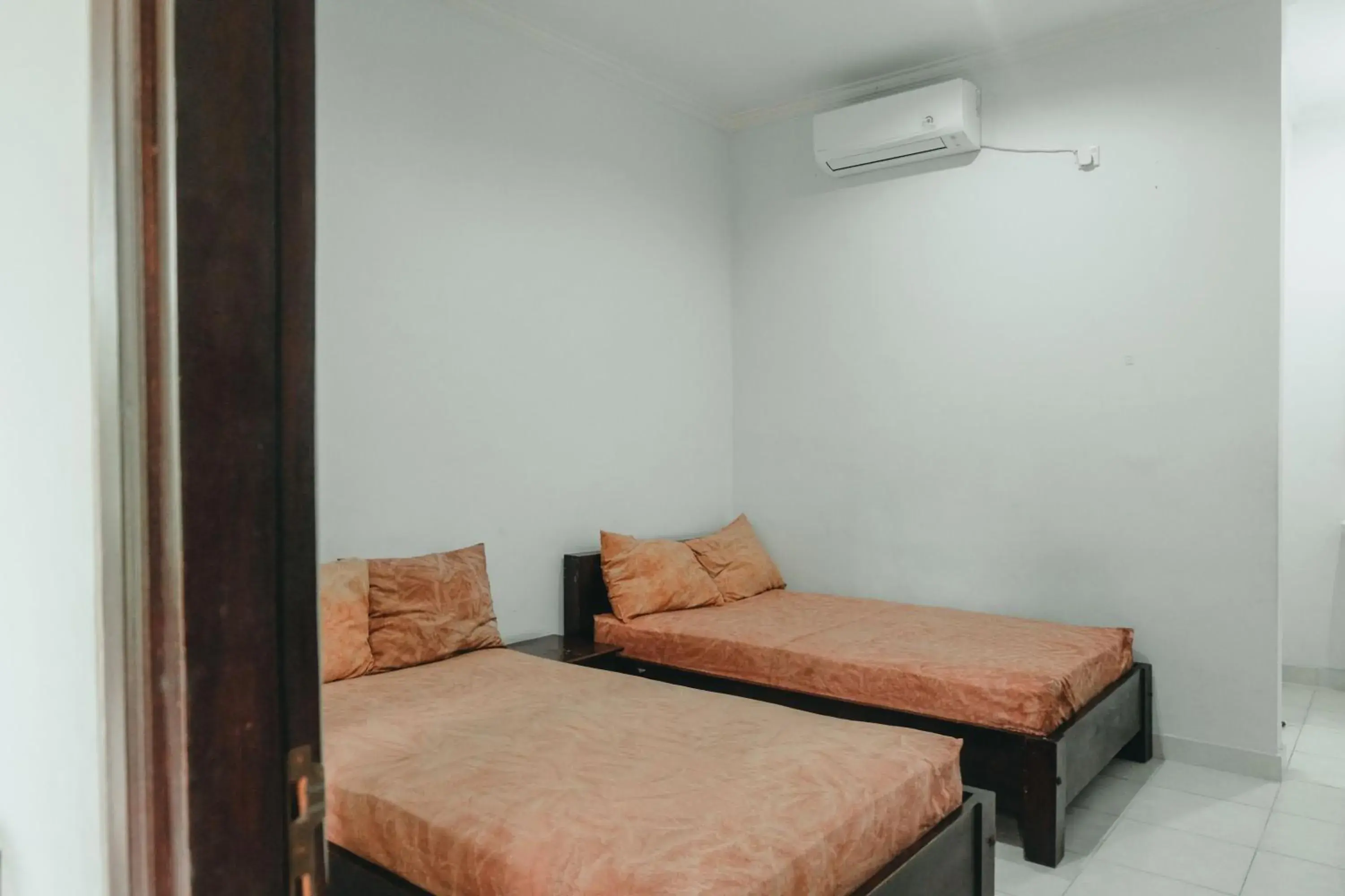 Deluxe Twin Room in Hotel Diana 2 Deluxe Twin Room in Hotel Diana 2