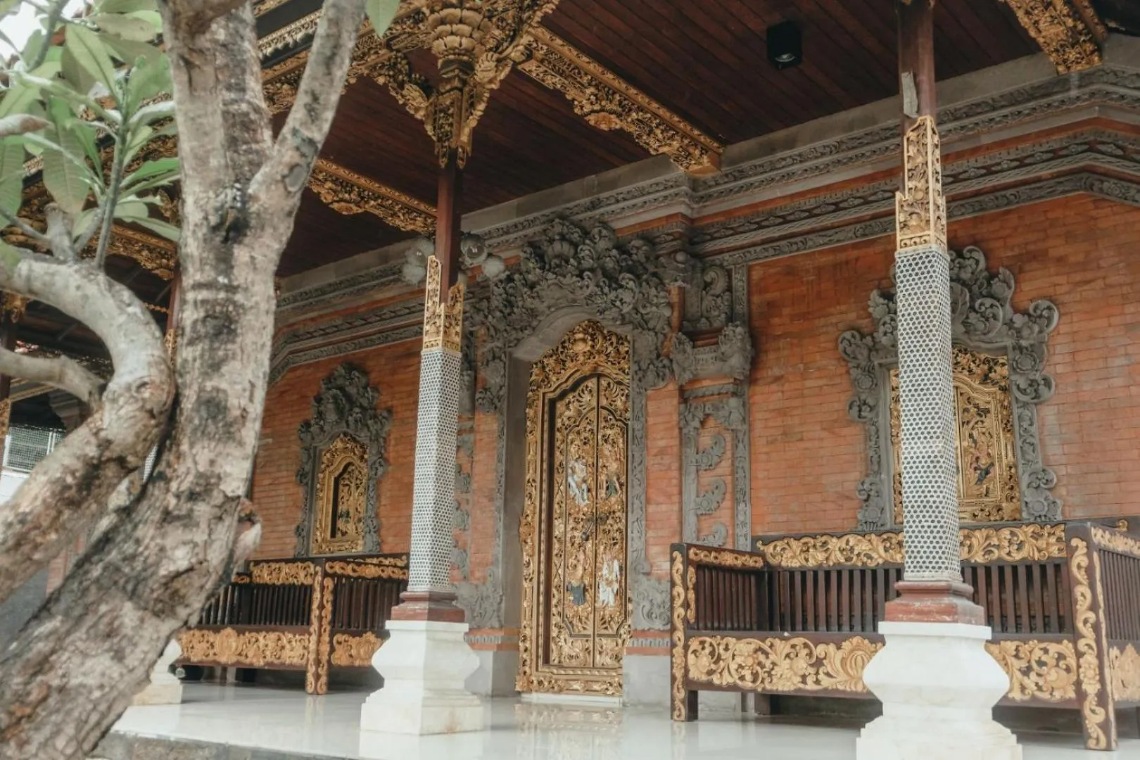 Property building in Hotel Diana 2