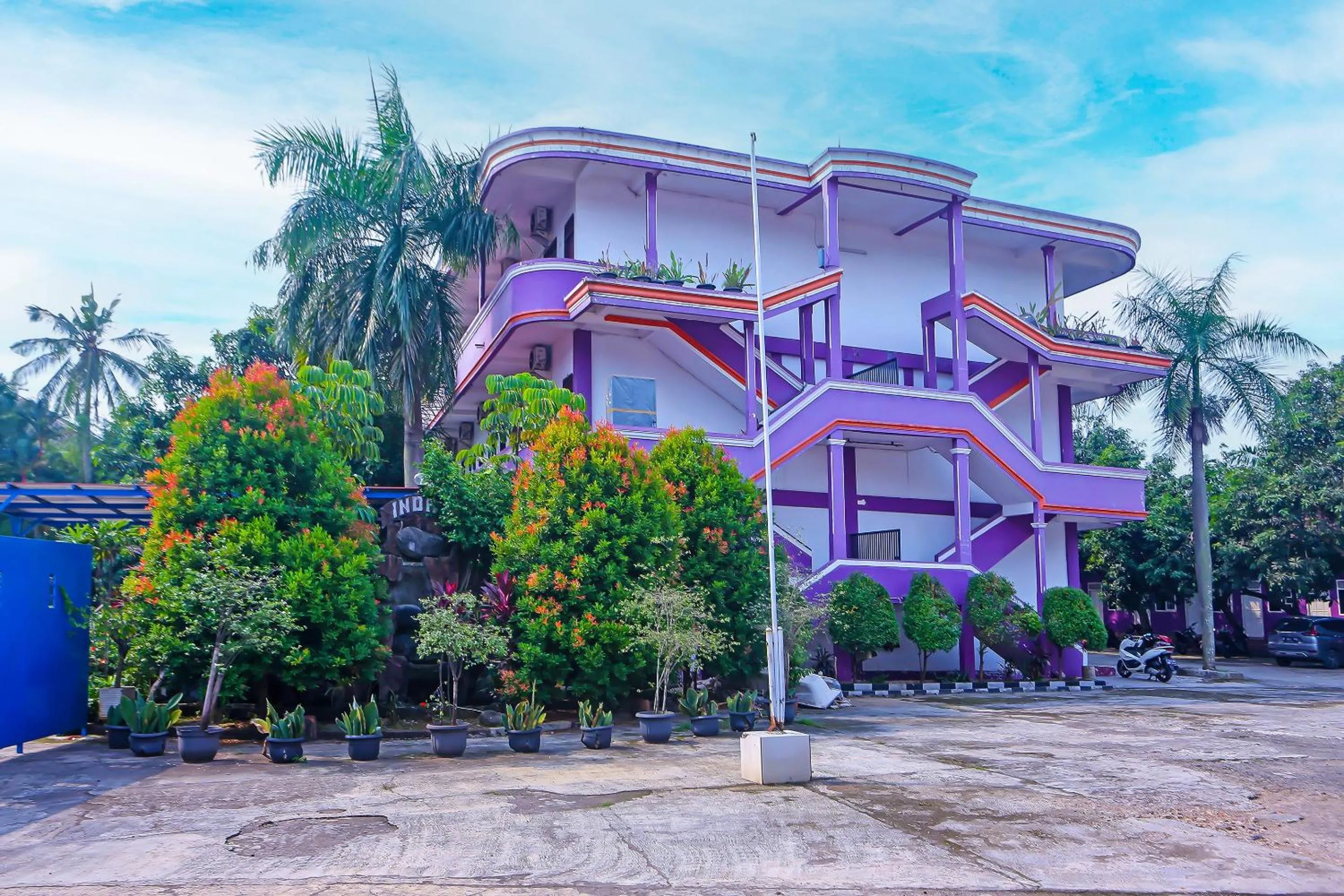 Facade/entrance in Hotel O Danau Indah