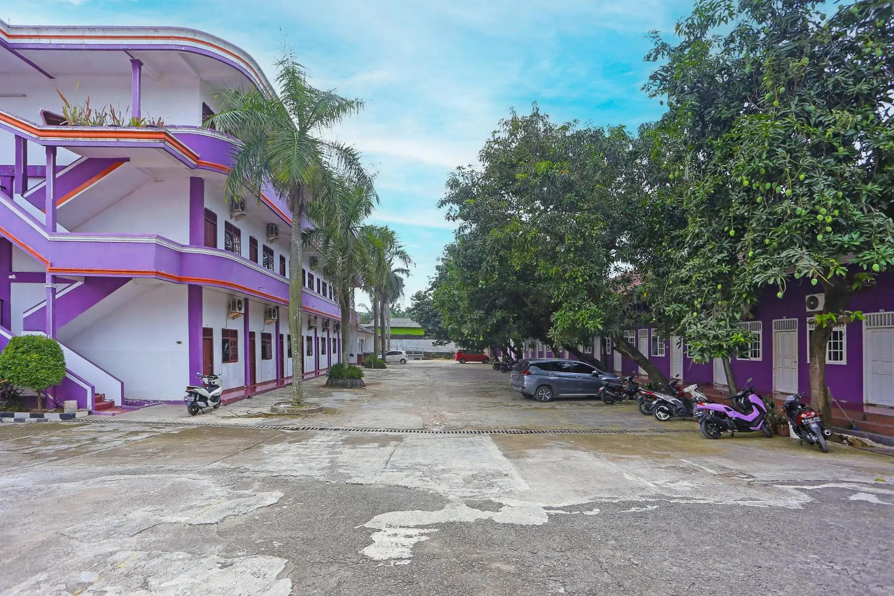 Facade/entrance in Hotel O Danau Indah Facade/entrance in Hotel O Danau Indah