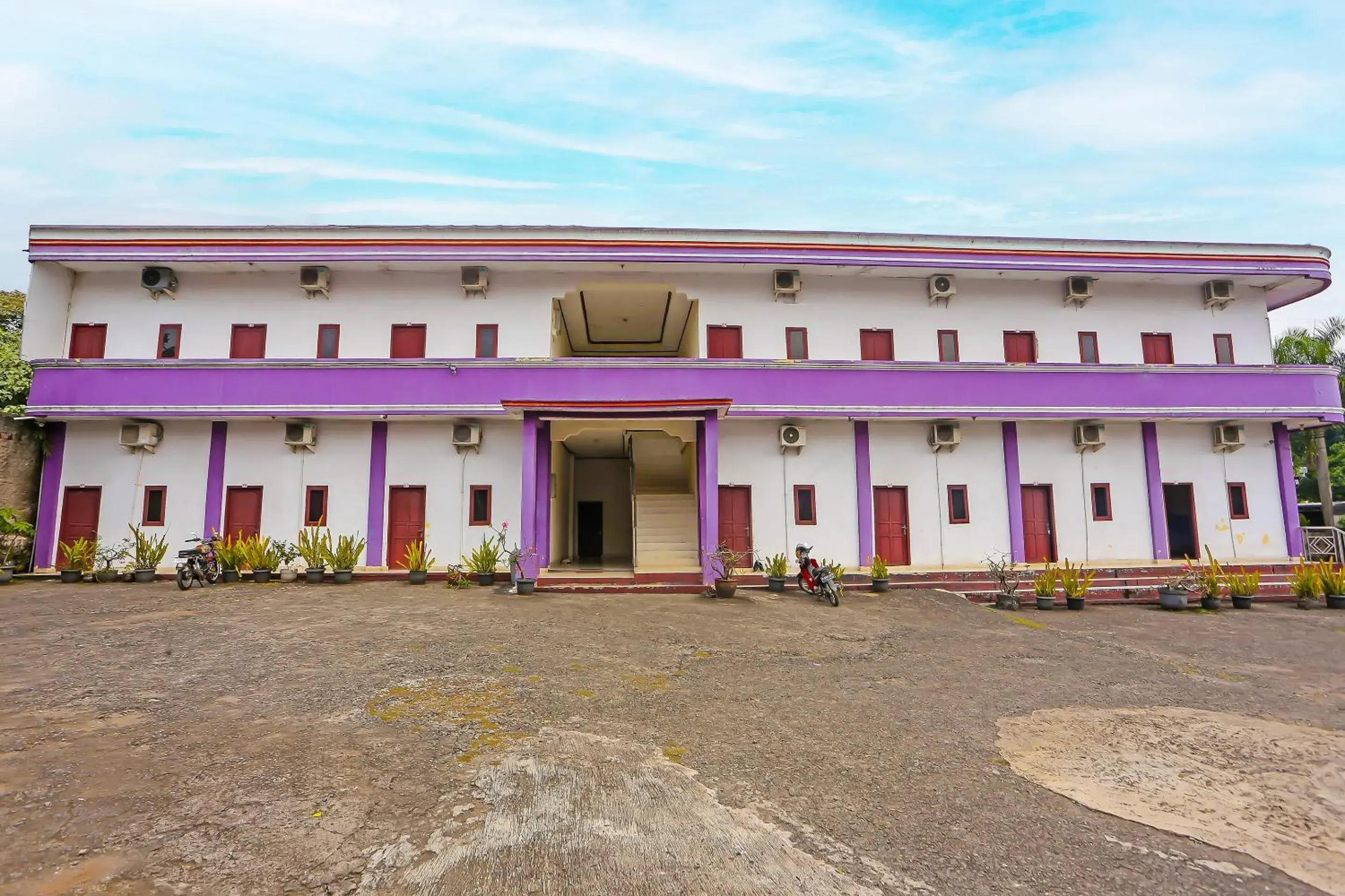 Facade/entrance in Hotel O Danau Indah Facade/entrance in Hotel O Danau Indah