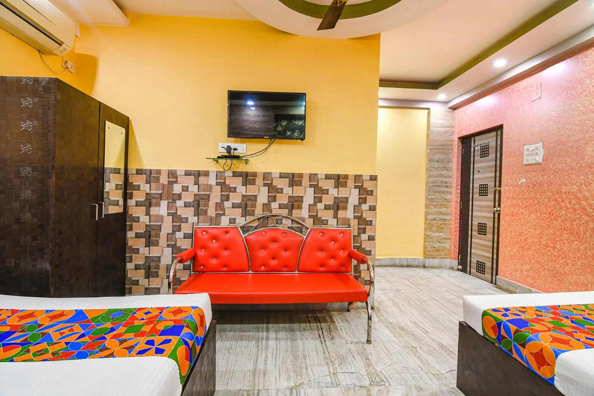 Bed in FabExpress Nest - Nr Park Street Metro Station