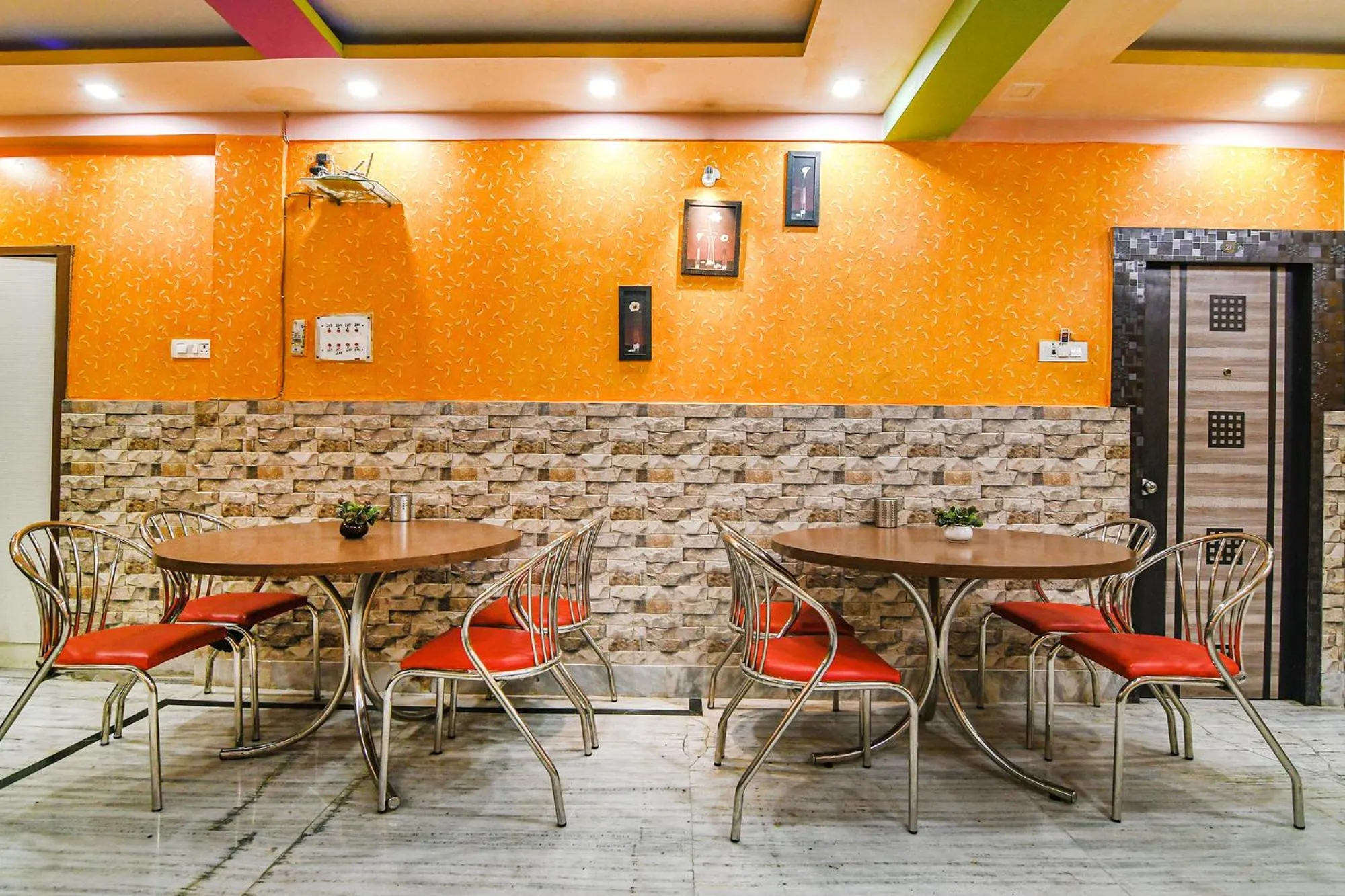 Restaurant/places to eat in FabExpress Nest - Nr Park Street Metro Station