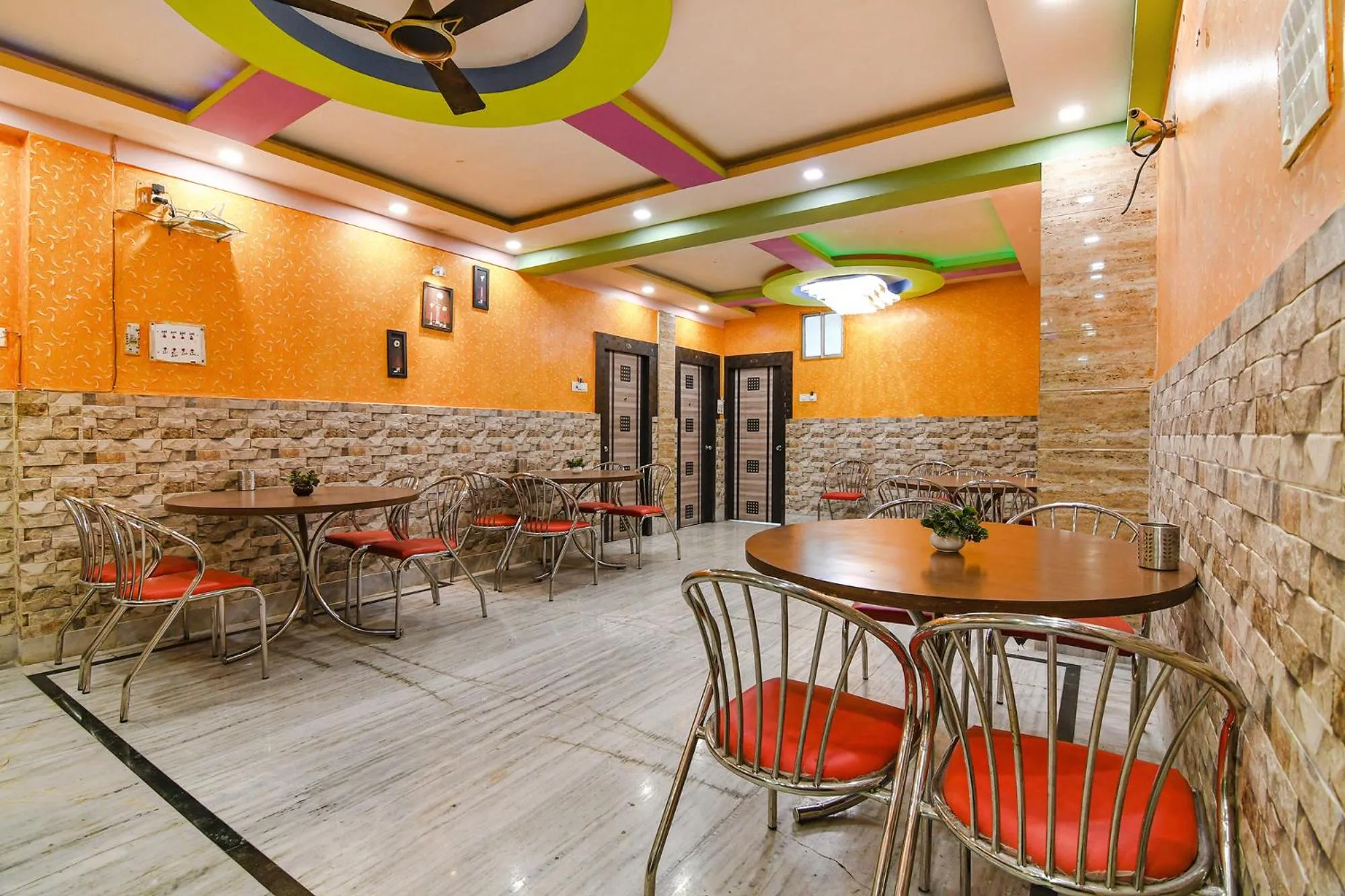 Restaurant/places to eat in FabExpress Nest - Nr Park Street Metro Station