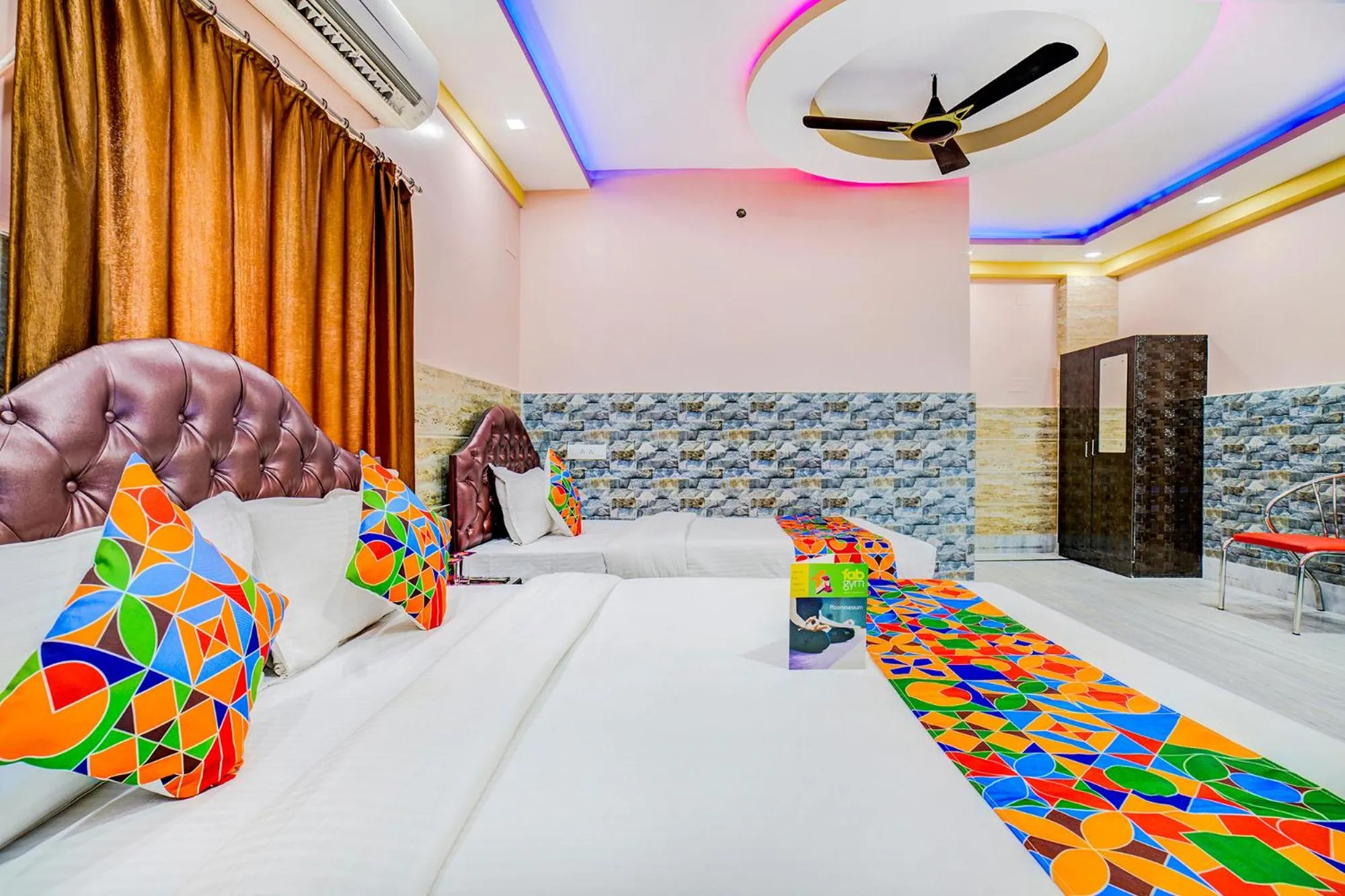 Bed in FabExpress Nest - Nr Park Street Metro Station