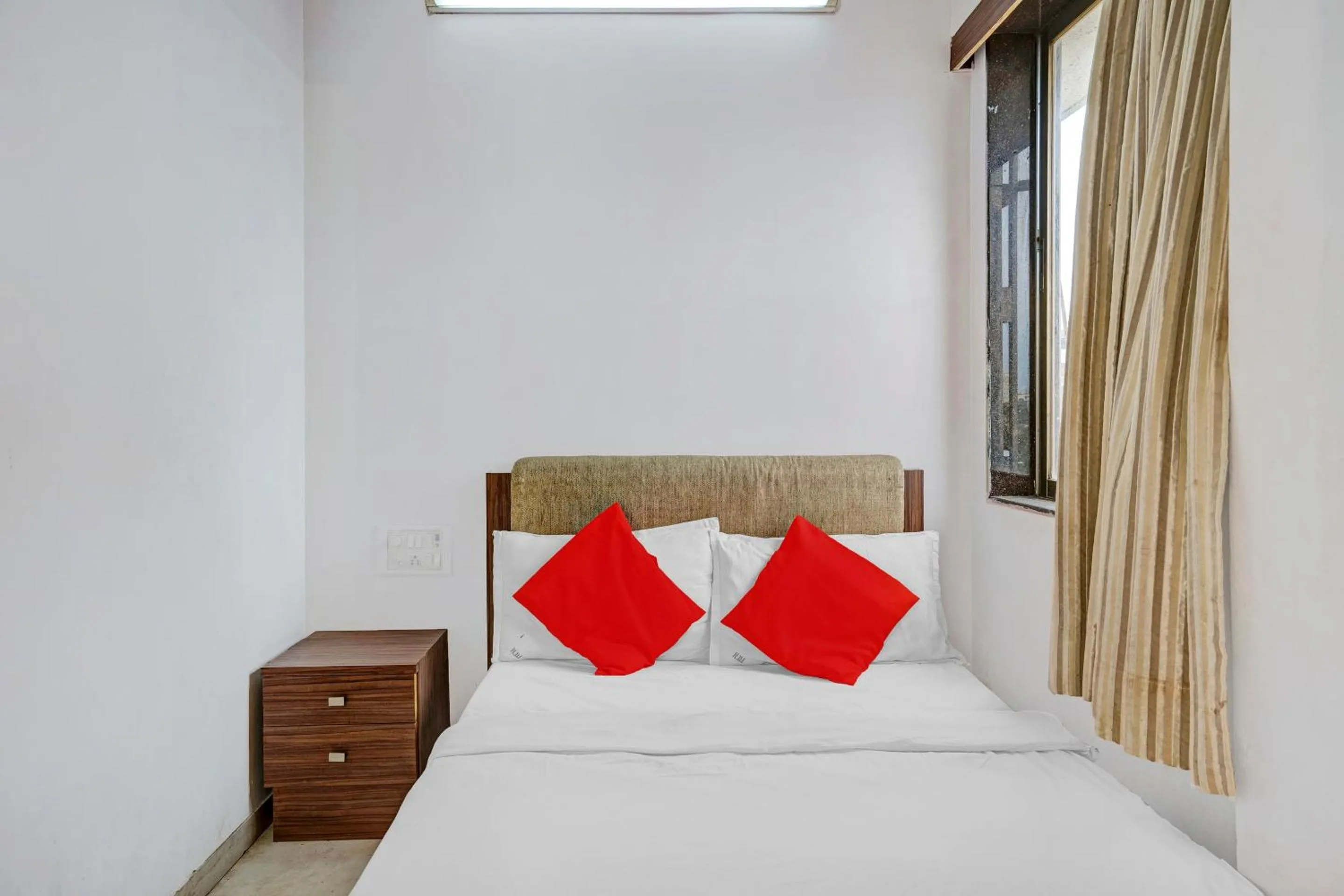 Bedroom, Bed in Hotel O Delight Inn Near Andheri Railway Station