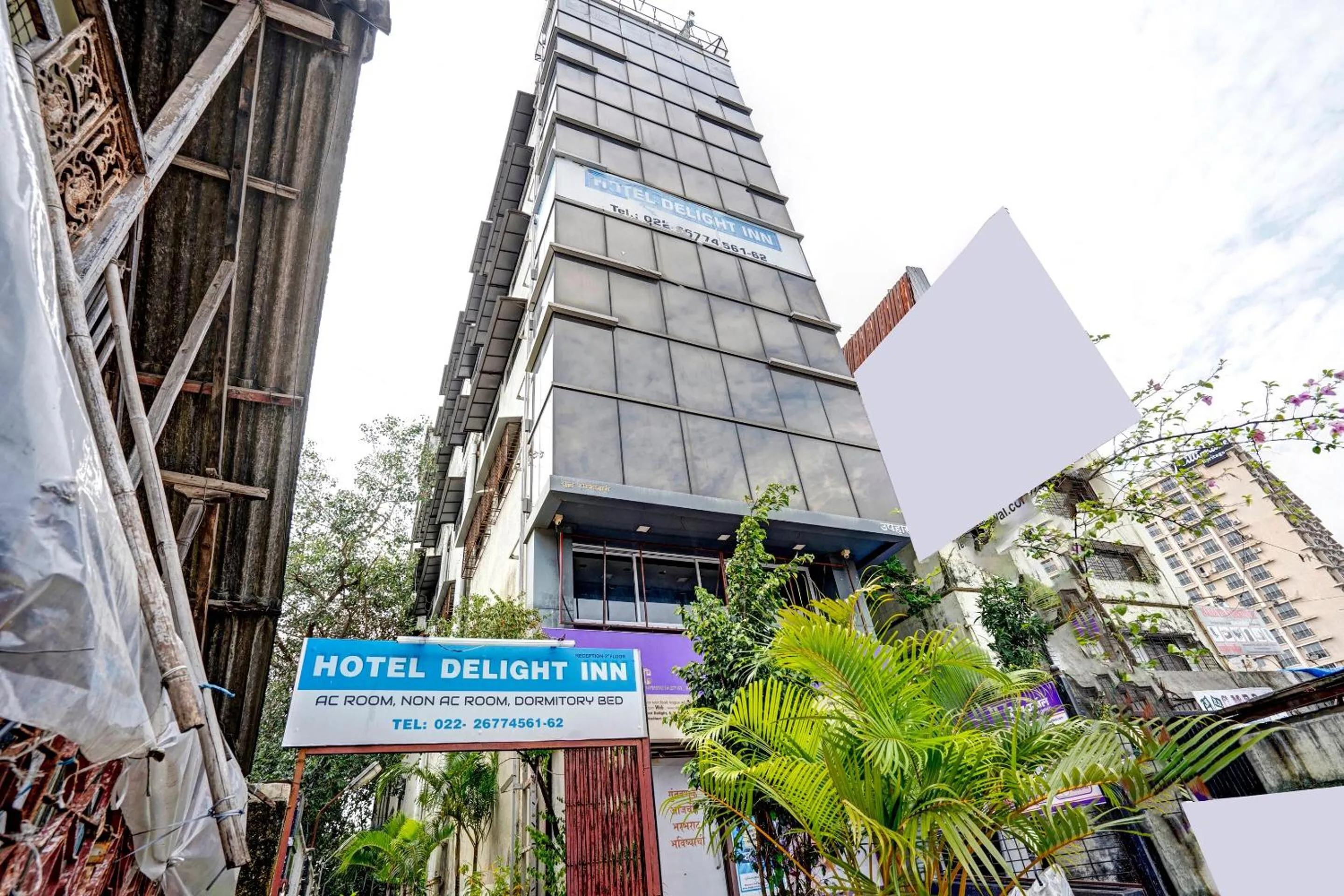 Facade/entrance in Hotel O Delight Inn Near Andheri Railway Station