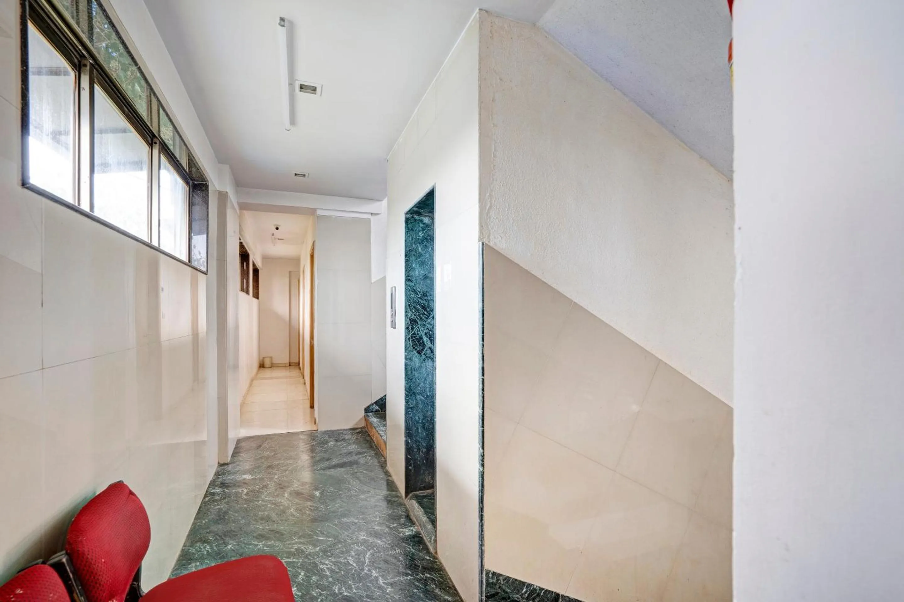 Lobby or reception in Hotel O Delight Inn Near Andheri Railway Station