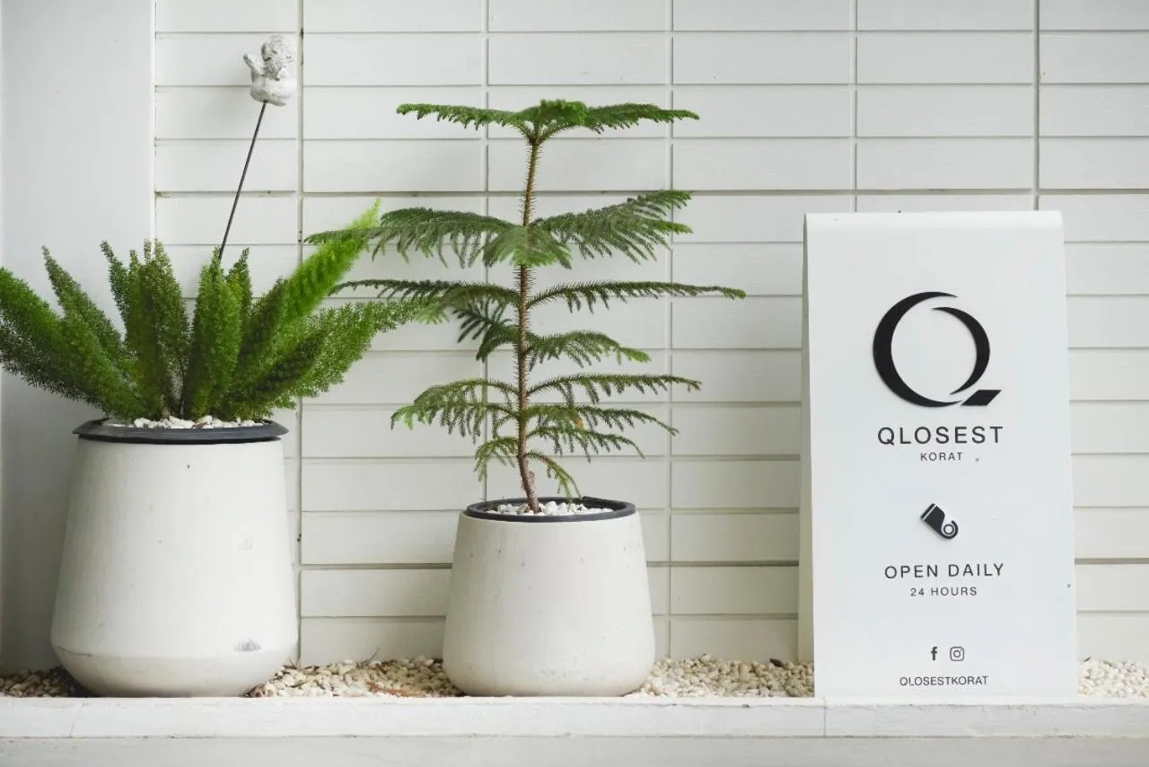 Property logo or sign in Qlosest Hotel