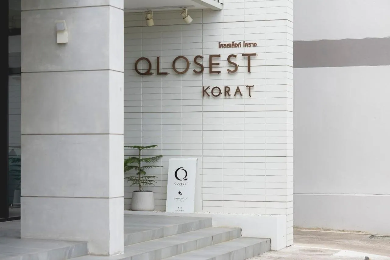 Property logo or sign in Qlosest Hotel