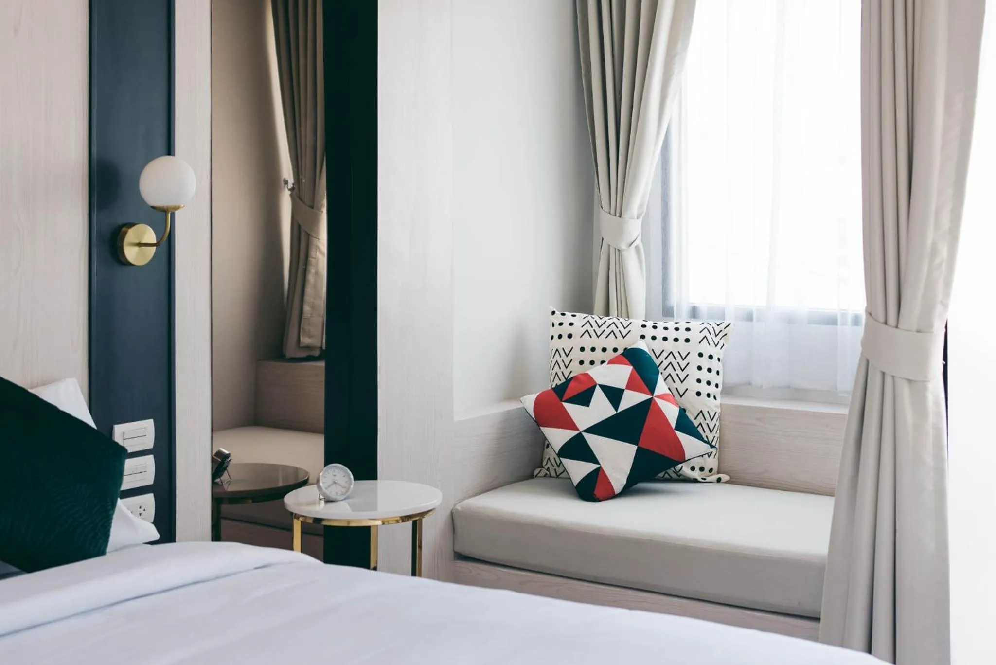 Photo of the whole room, Bed in Qlosest Hotel