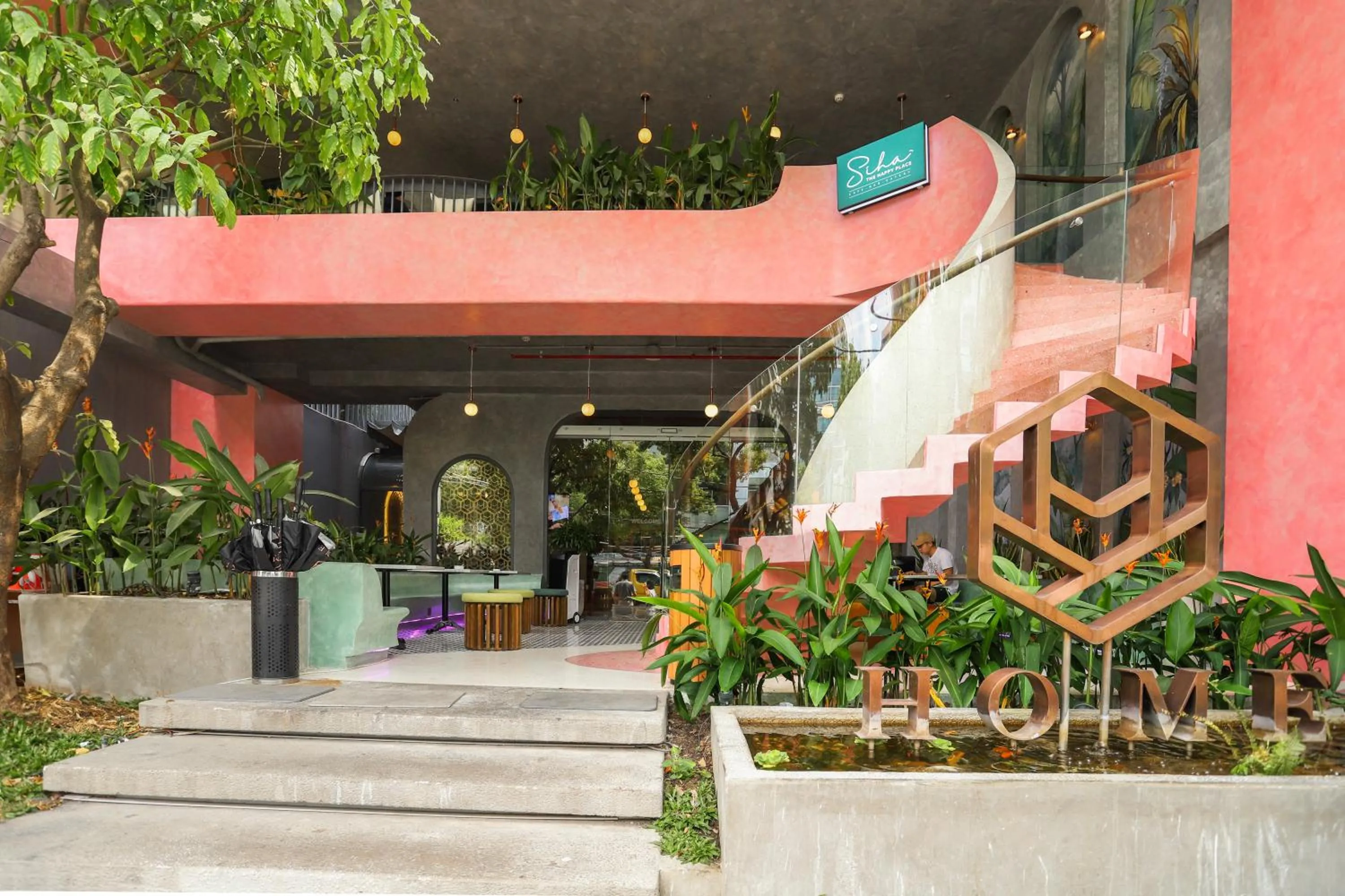 Facade/entrance in HOME Hotel