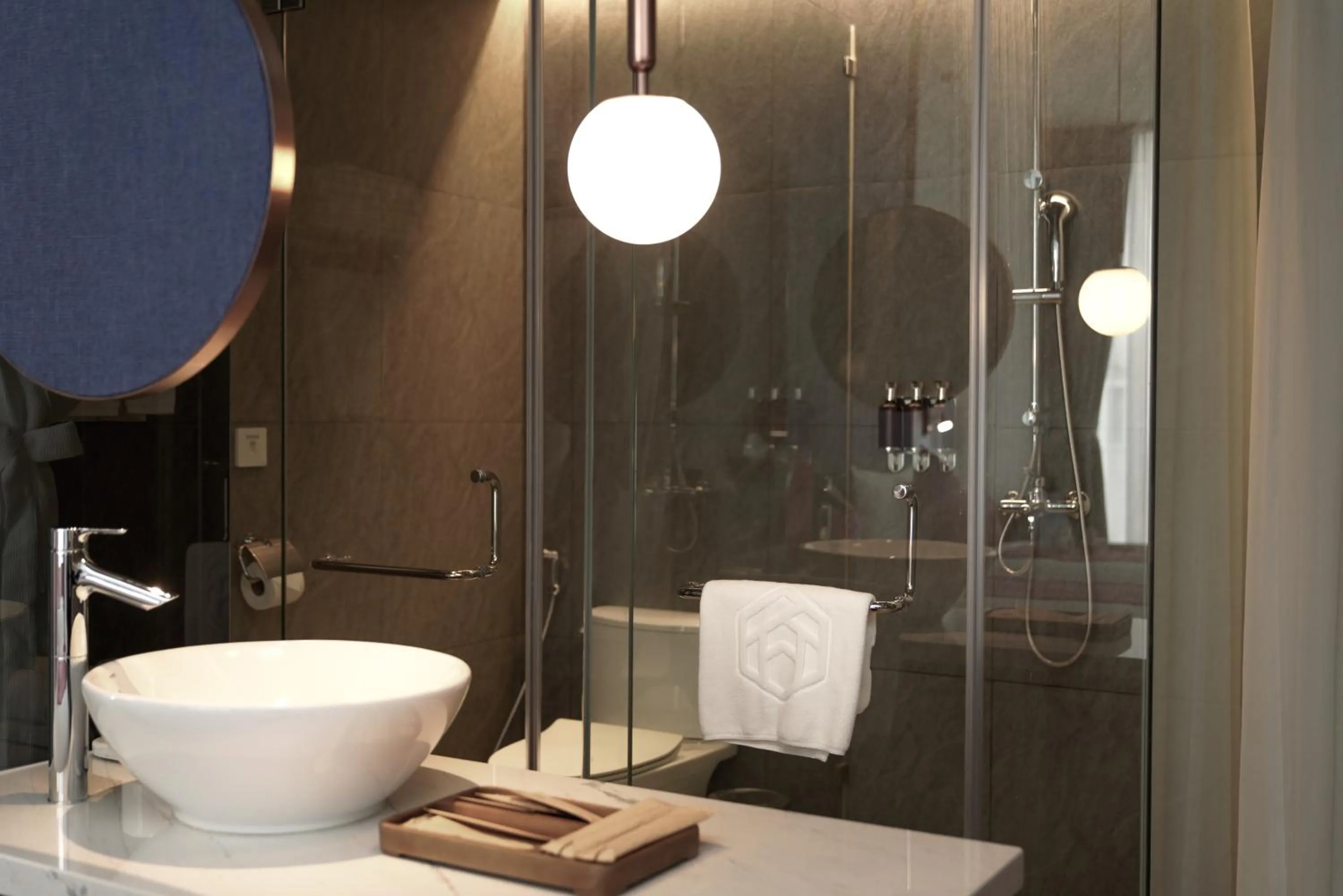 Toilet in HOME Hotel