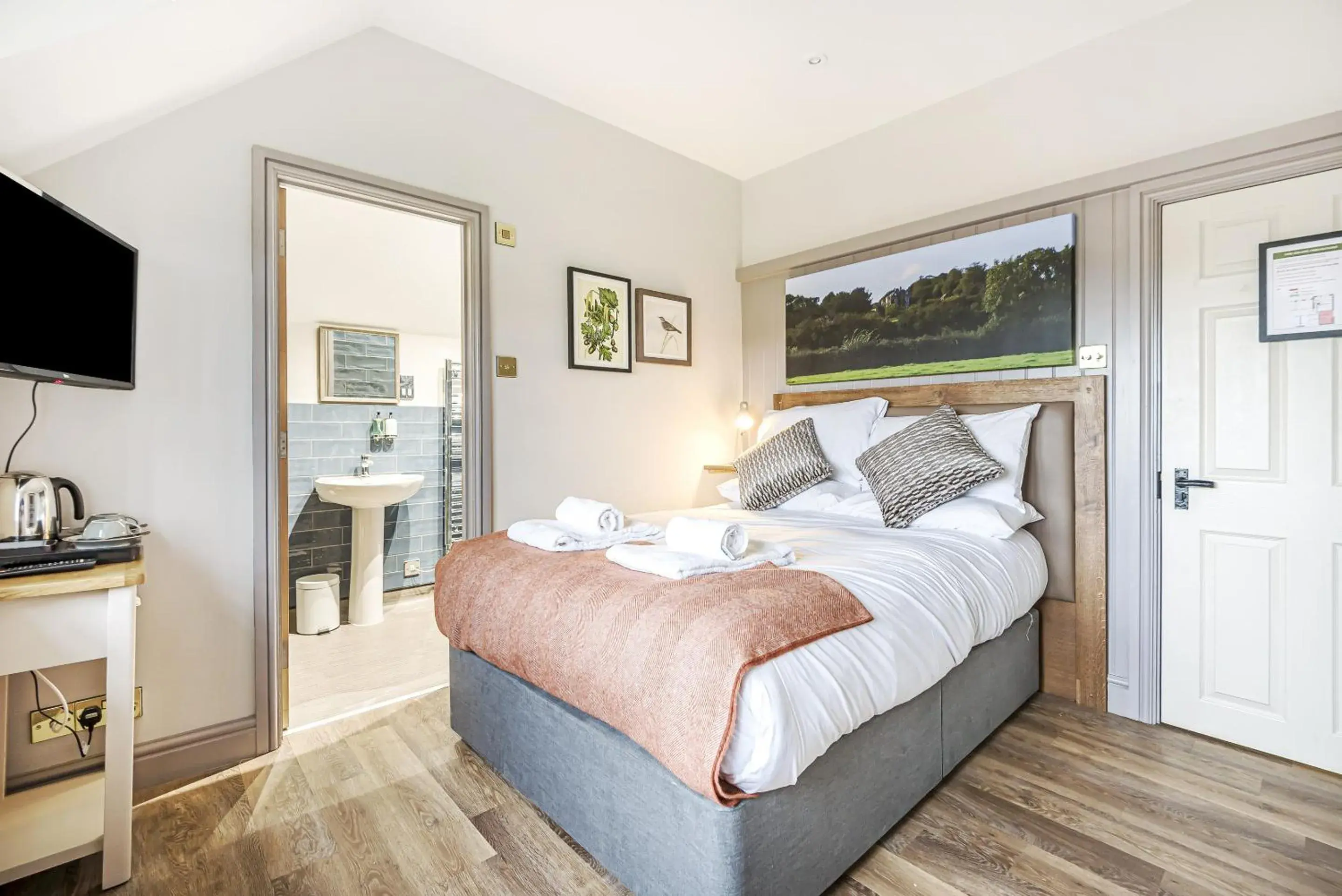 Standard Double or Twin Room in Charlcombe Inn Standard Double or Twin Room in Charlcombe Inn