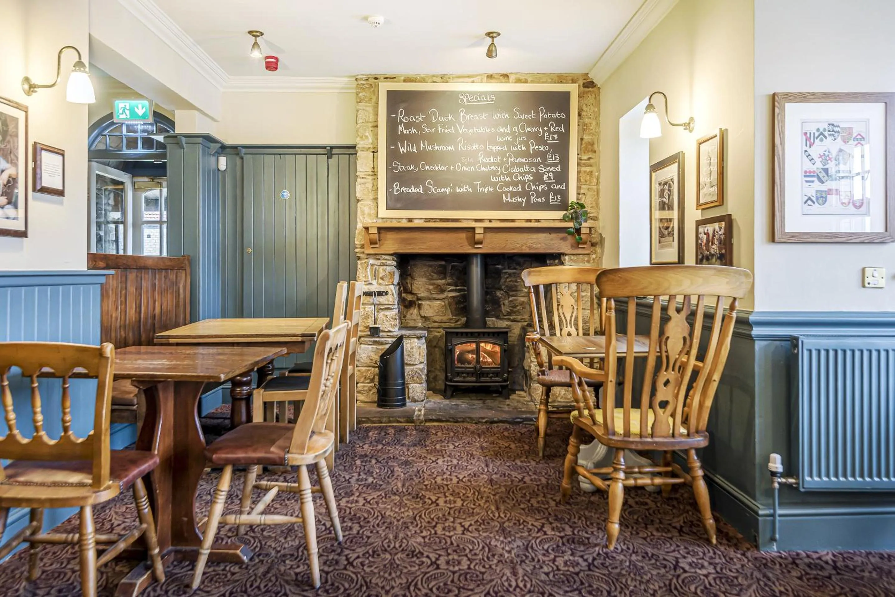 Lounge or bar in Charlcombe Inn