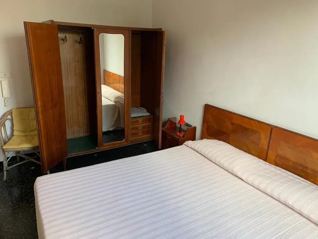 Double or Twin Room with Private Bathroom - single occupancy in Albergo Magenta Double or Twin Room with Private Bathroom - single occupancy in Albergo Magenta