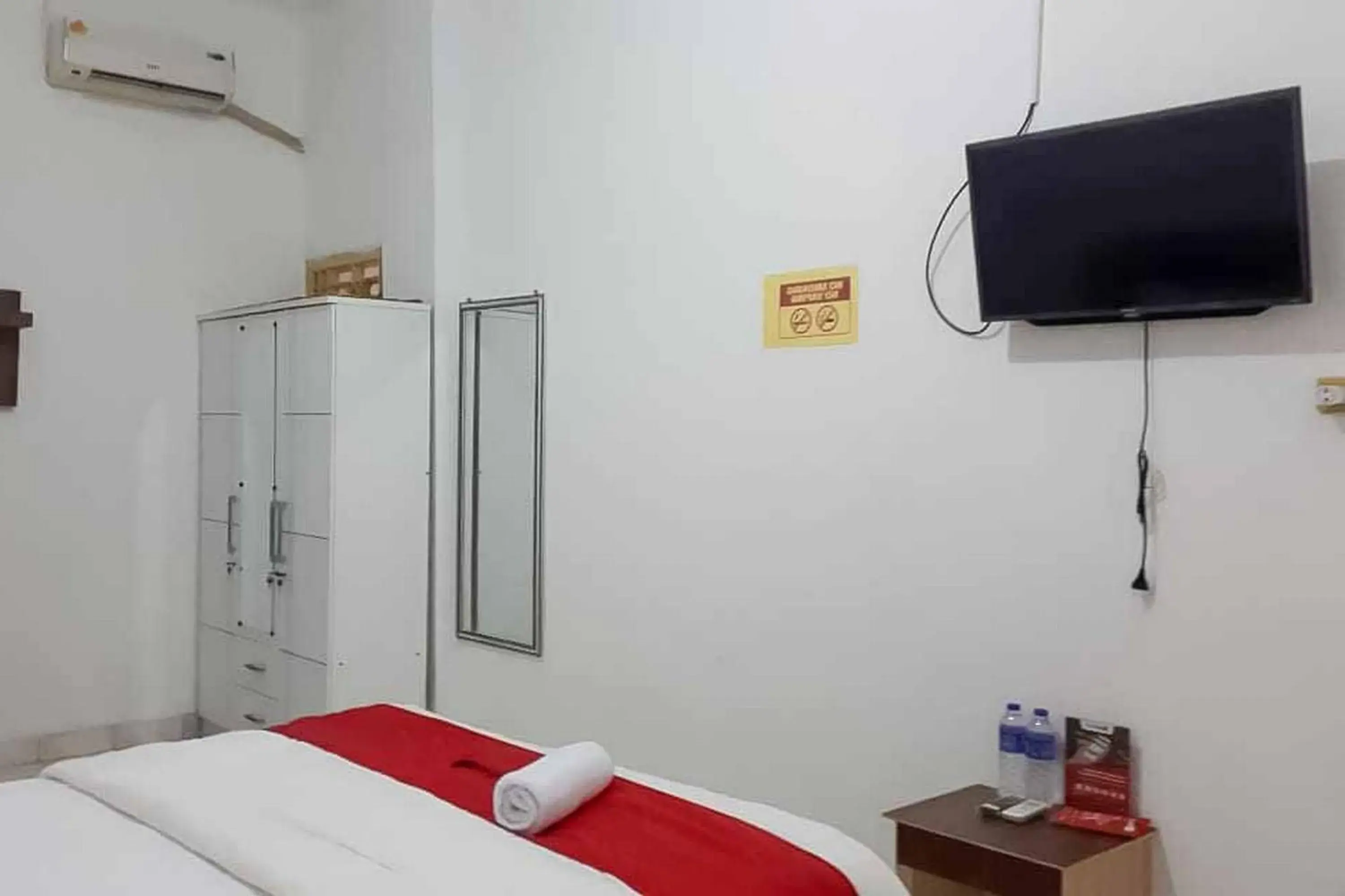 Bed in RedDoorz near Lampung Walk 2 Bed in RedDoorz near Lampung Walk 2