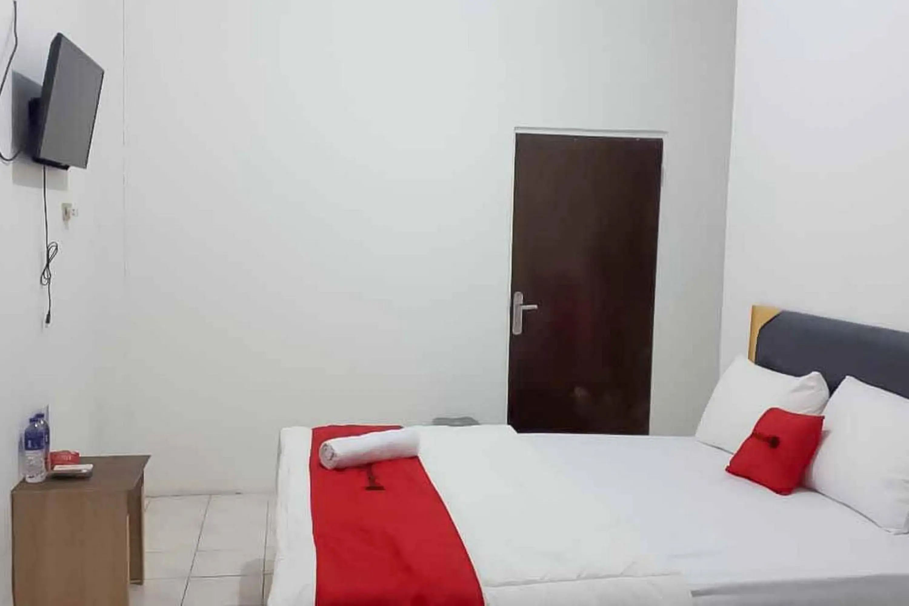 Bed in RedDoorz near Lampung Walk 2 Bed in RedDoorz near Lampung Walk 2