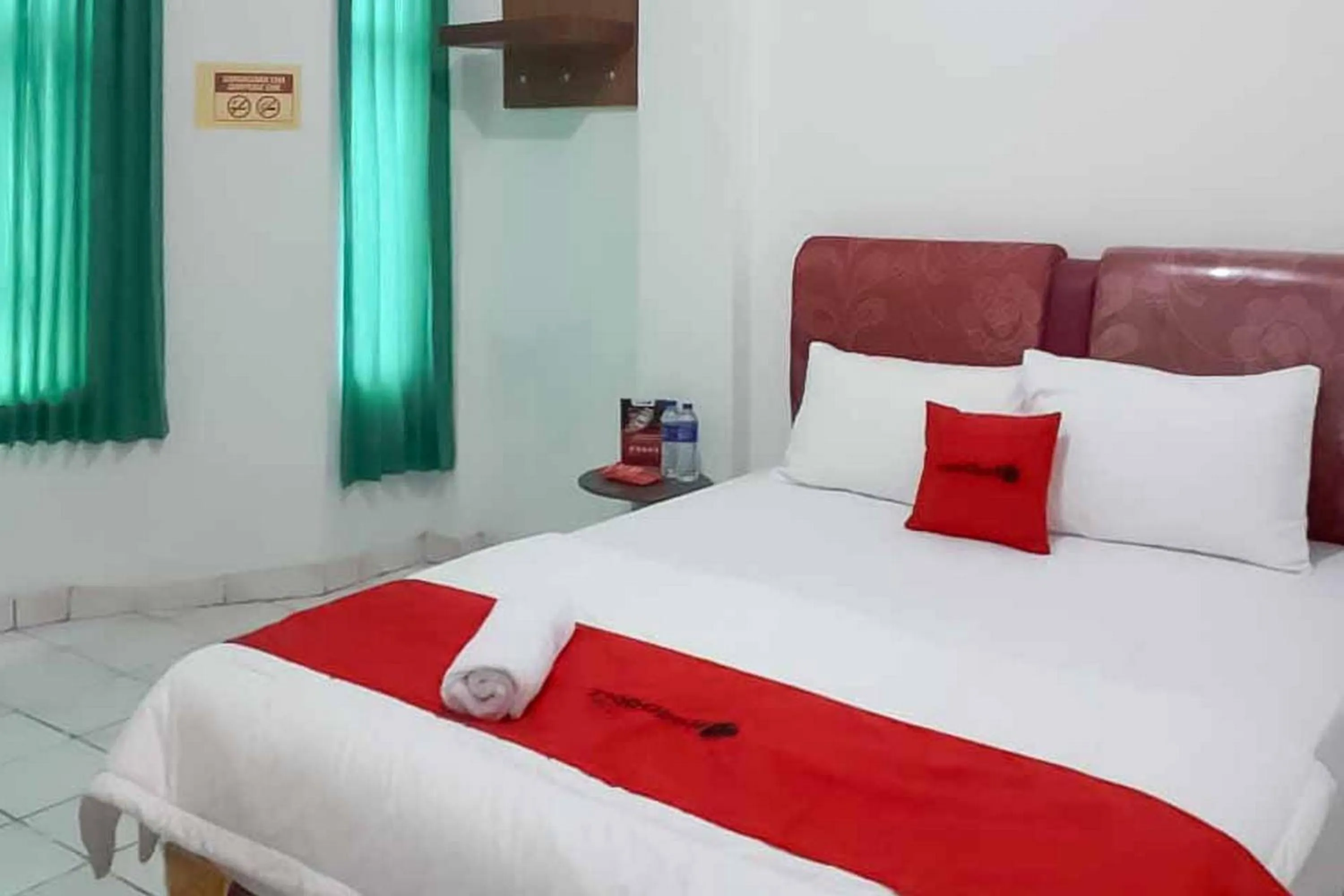 Bed in RedDoorz near Lampung Walk 2