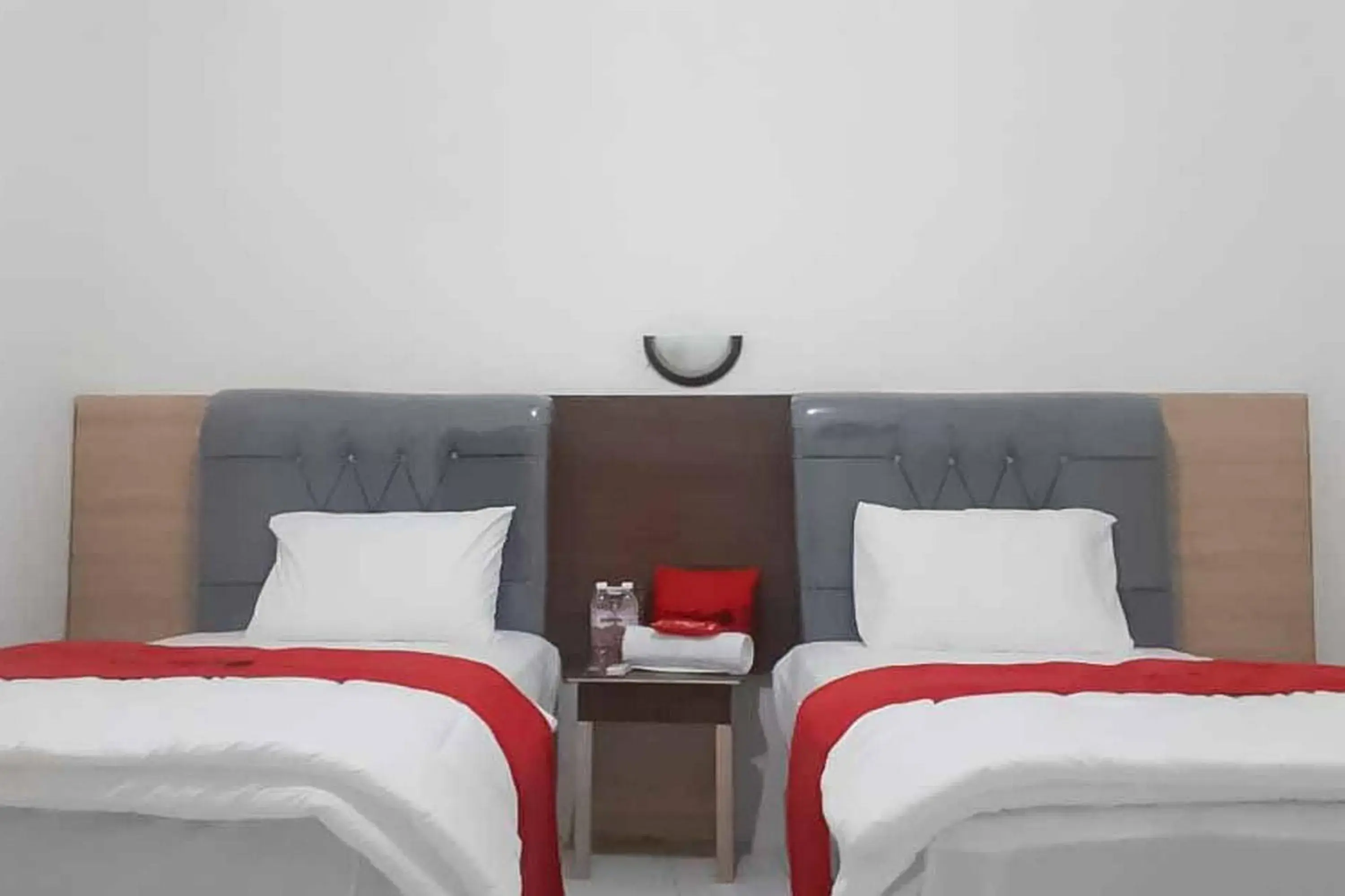 Bed in RedDoorz near Lampung Walk 2 Bed in RedDoorz near Lampung Walk 2