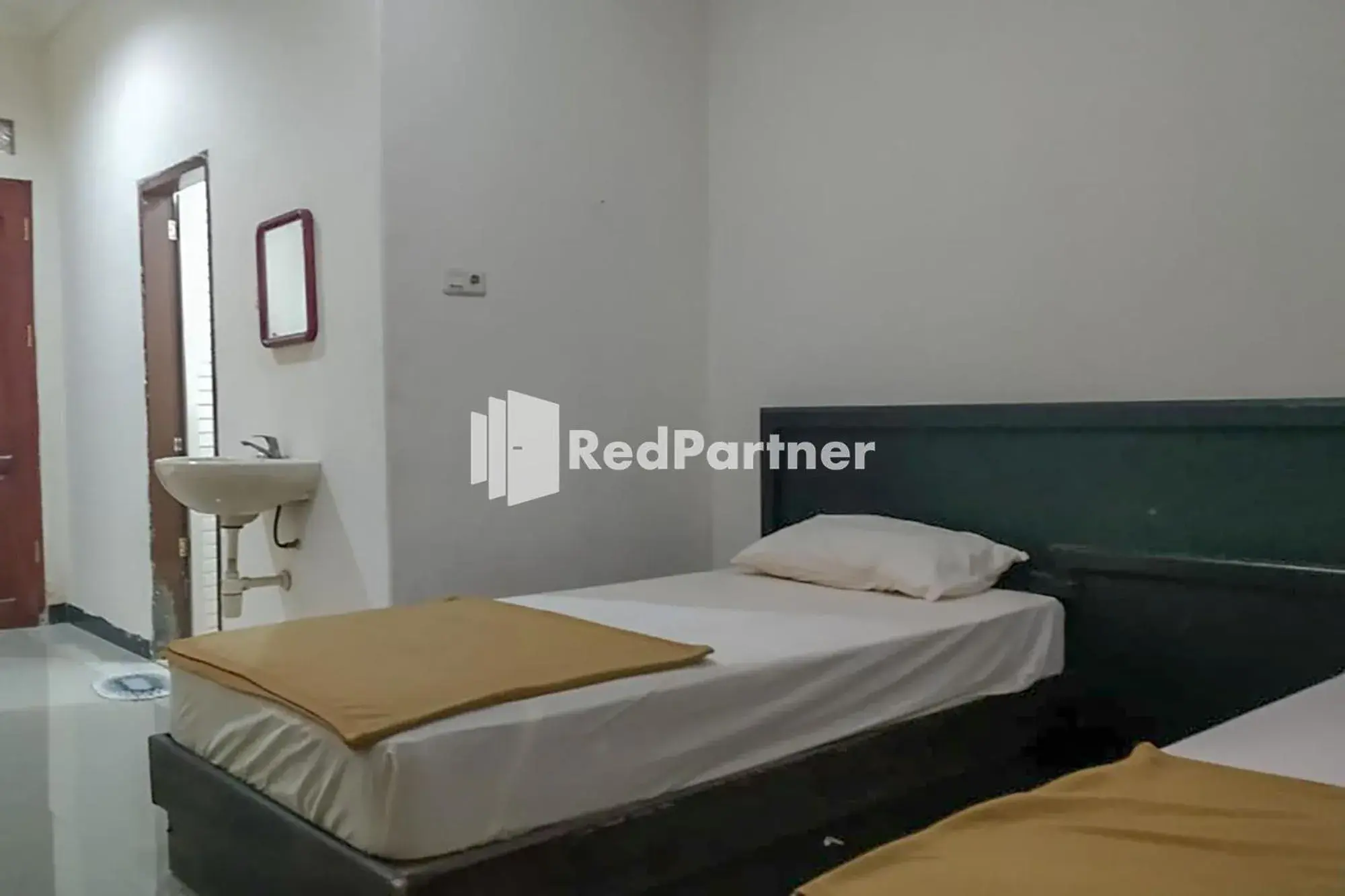 Bedroom, Bed in Palu City Guest House Mitra RedDoorz Bedroom, Bed in Palu City Guest House Mitra RedDoorz