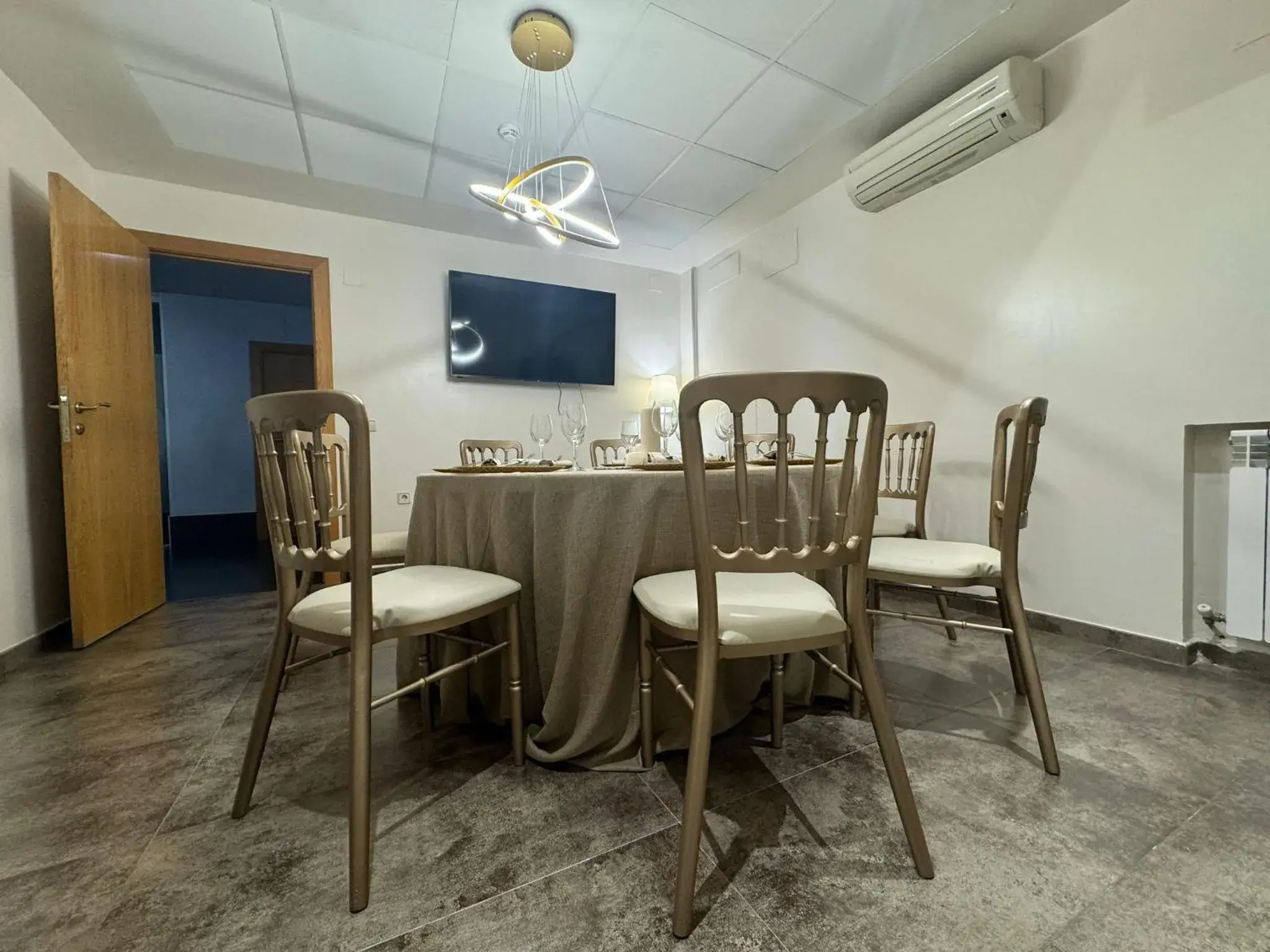 Restaurant/places to eat in Rey Don Sancho Restaurant/places to eat in Rey Don Sancho