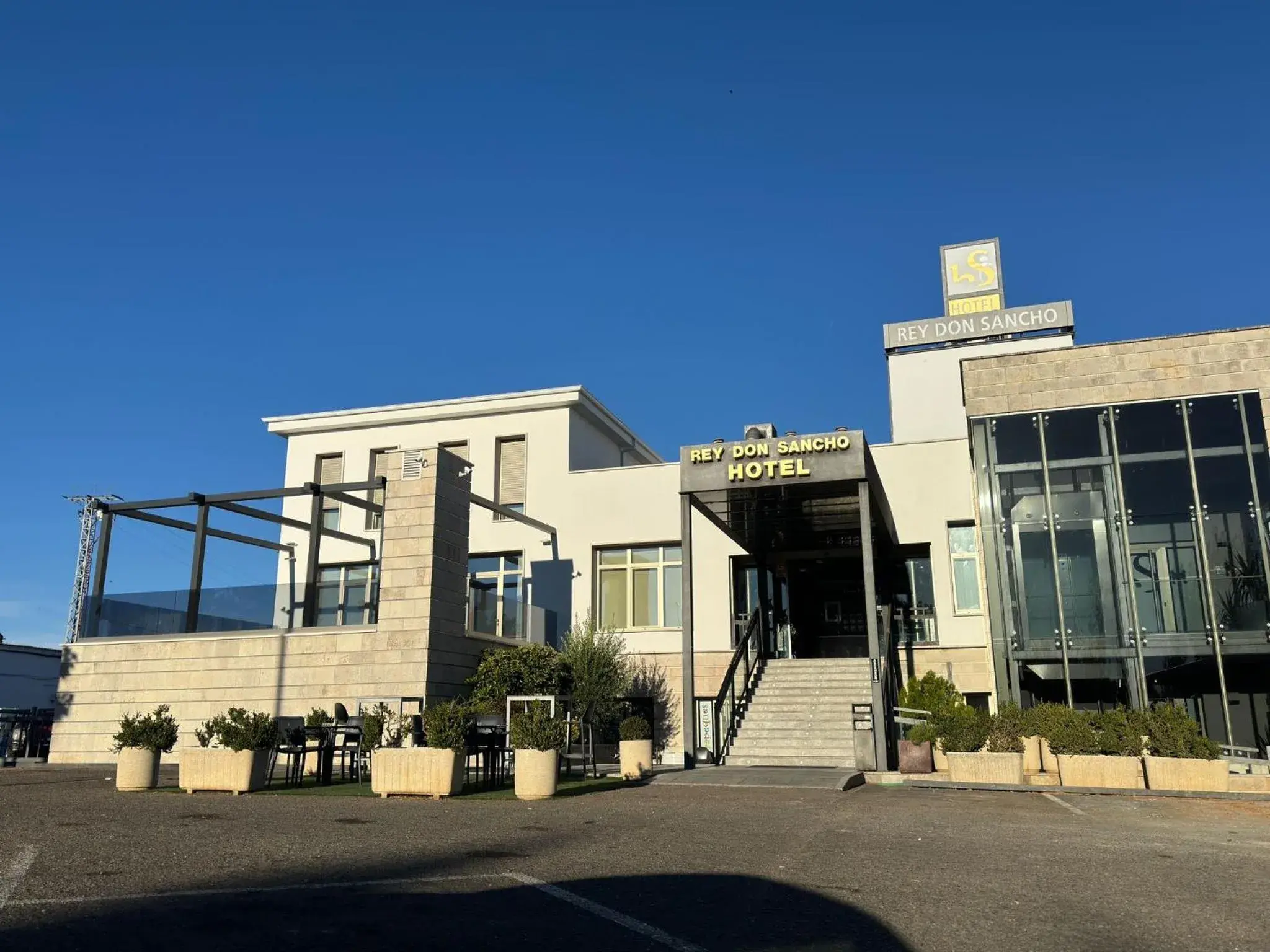 Property building in Rey Don Sancho Property building in Rey Don Sancho