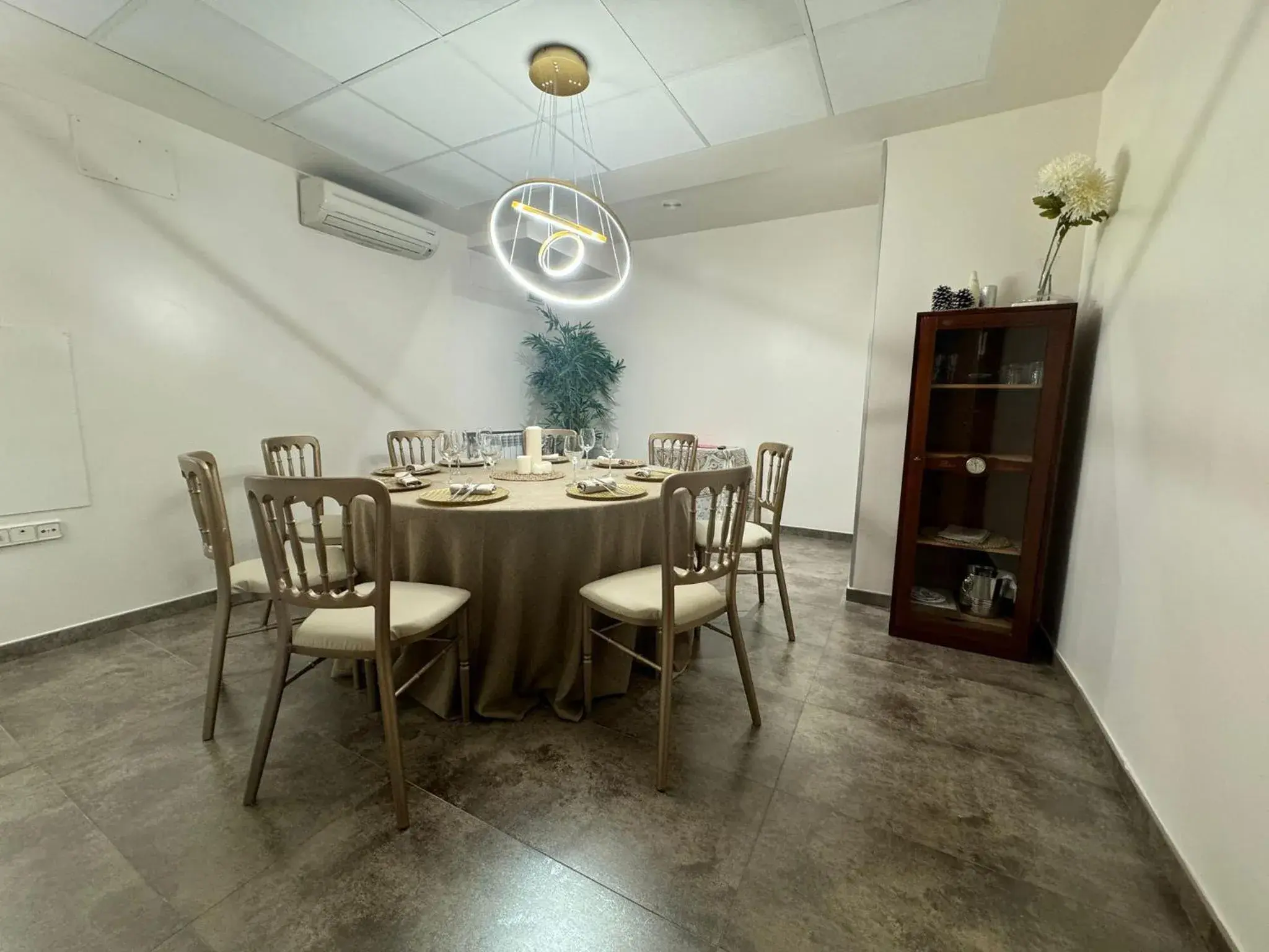 Restaurant/places to eat in Rey Don Sancho Restaurant/places to eat in Rey Don Sancho