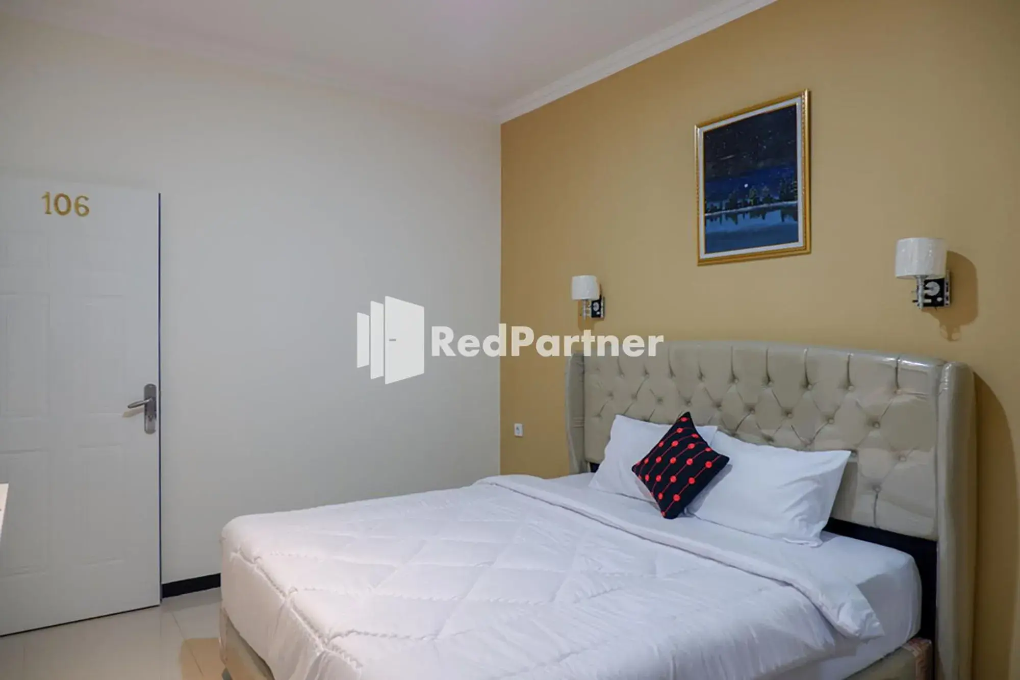 Bedroom, Bed in Rit's Garden At CitraGrand Semarang Mitra RedDoorz Bedroom, Bed in Rit's Garden At CitraGrand Semarang Mitra RedDoorz