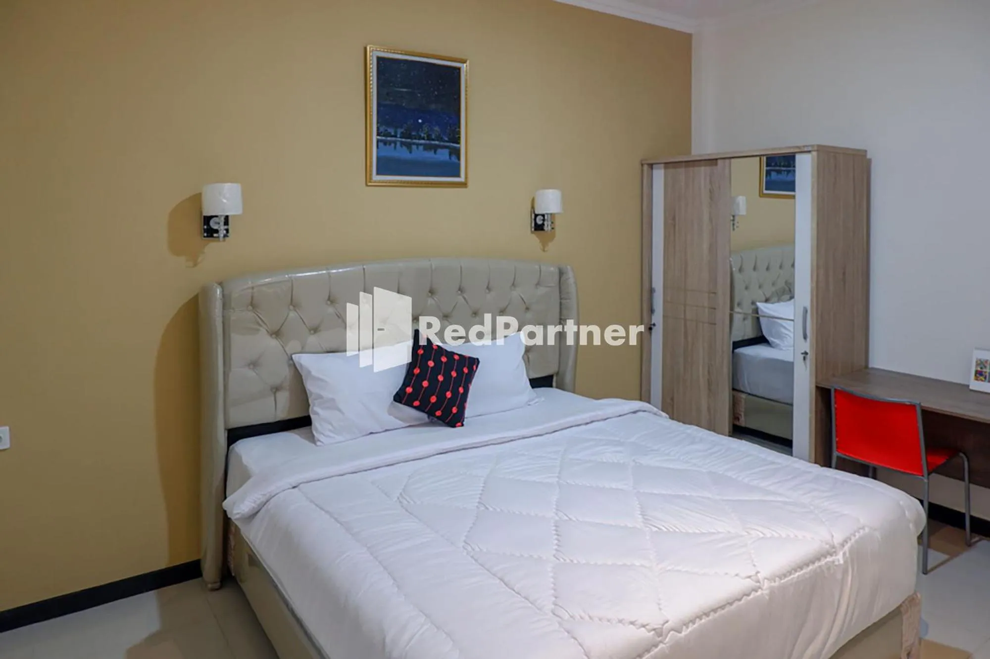 Bed in Rit's Garden At CitraGrand Semarang Mitra RedDoorz