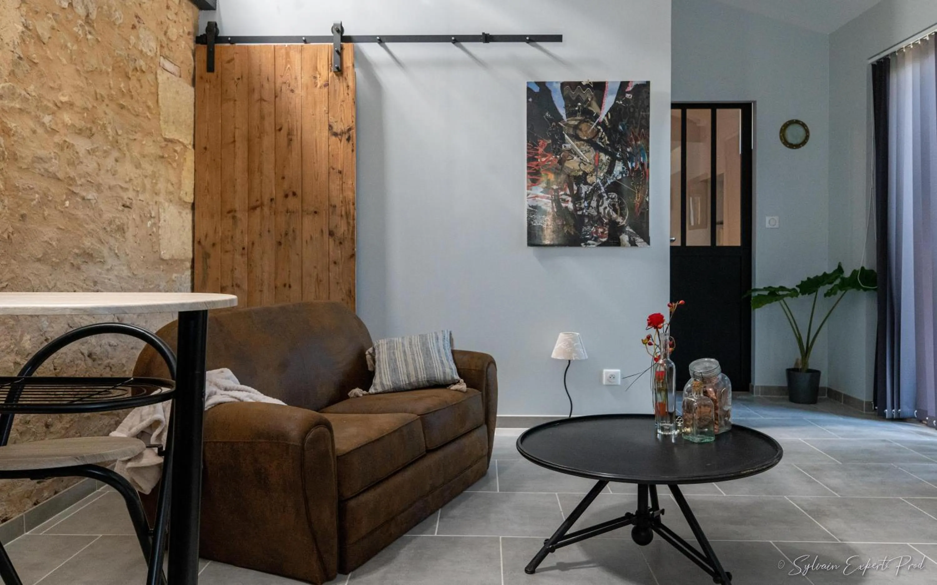 Living room in I love Bergerac