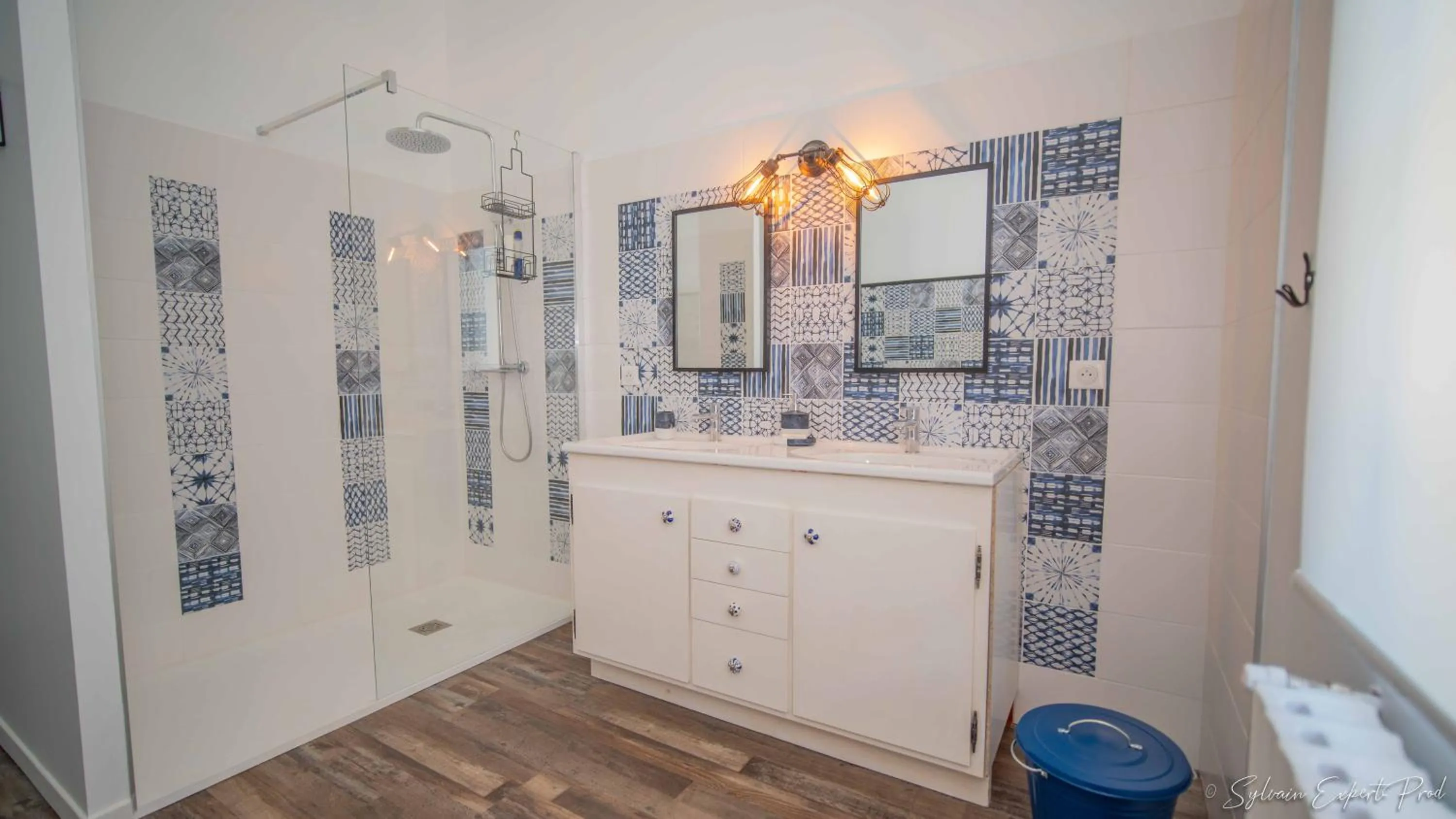 Bathroom in I love Bergerac