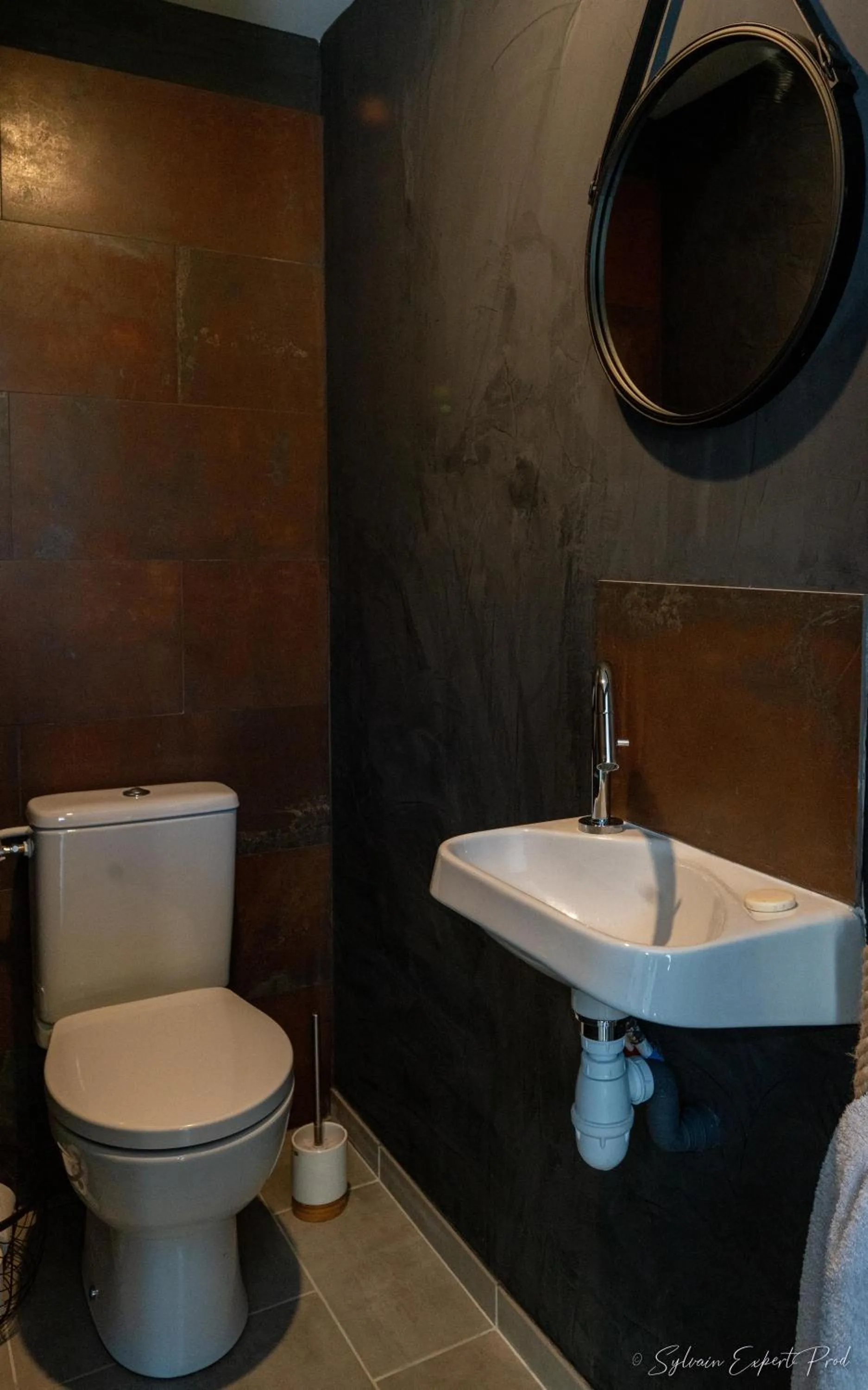 Toilet in I love Bergerac