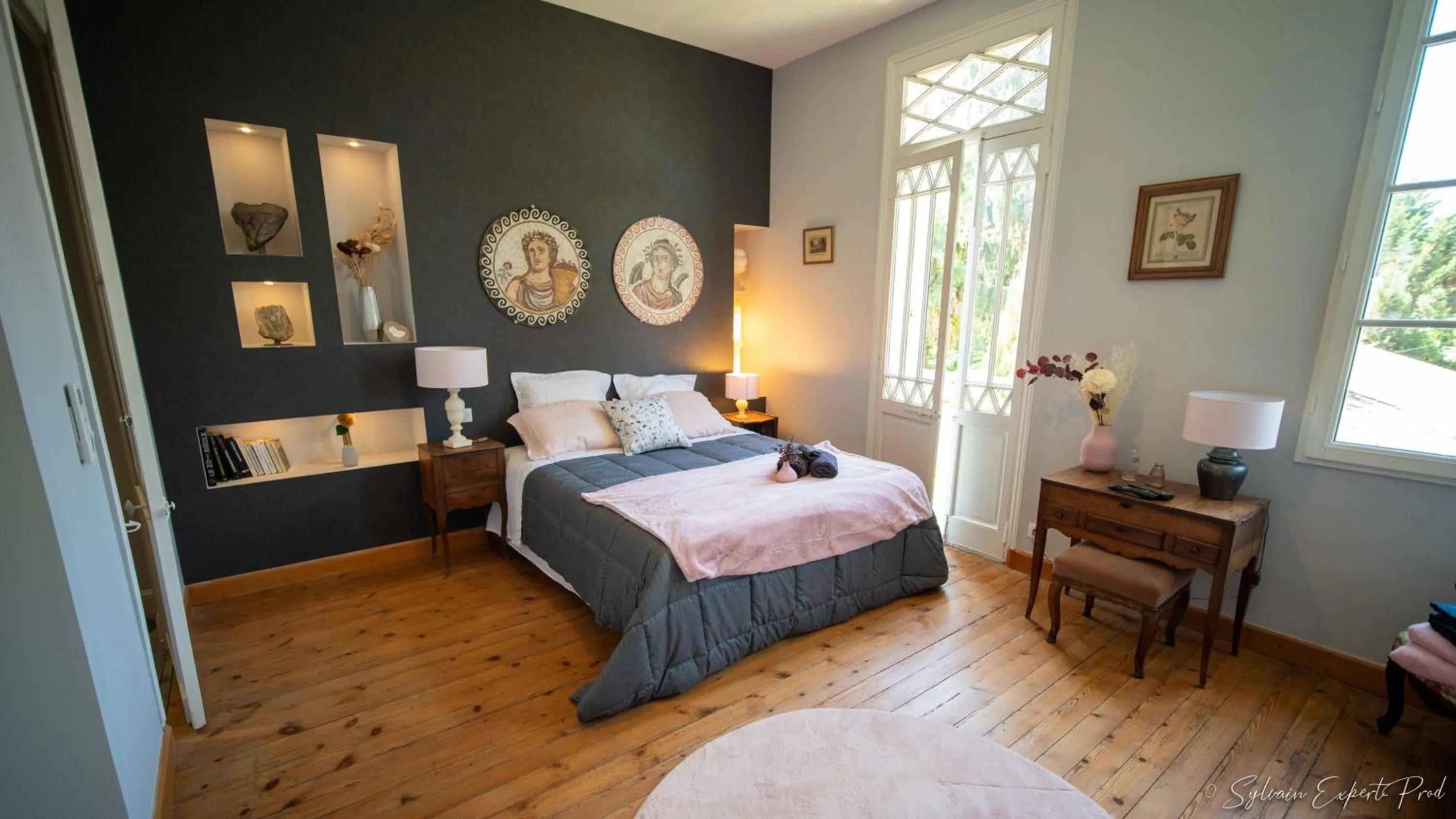 Bedroom, Bed in I love Bergerac