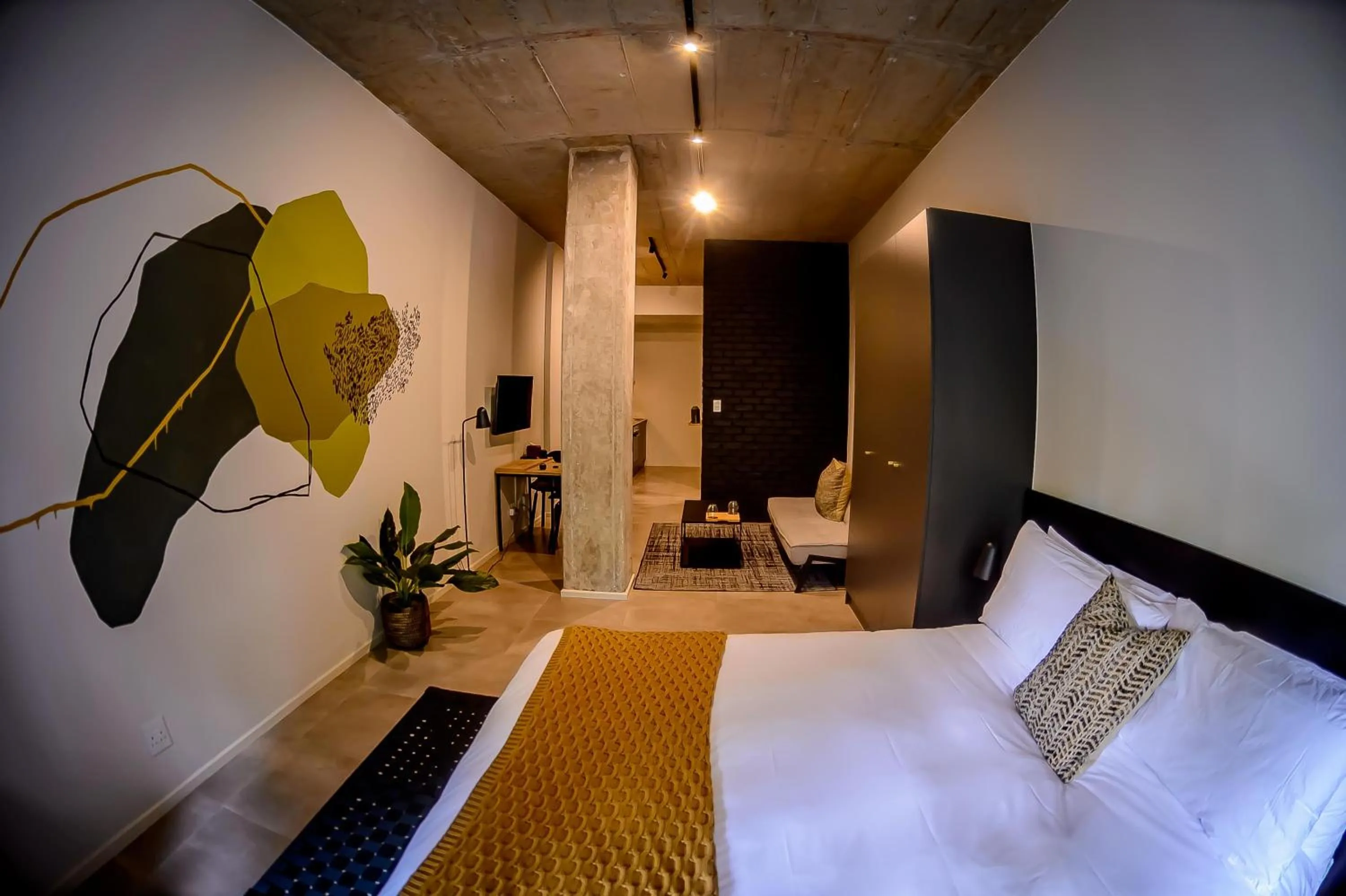 Photo of the whole room, Bed in Blackbrick Sandton One